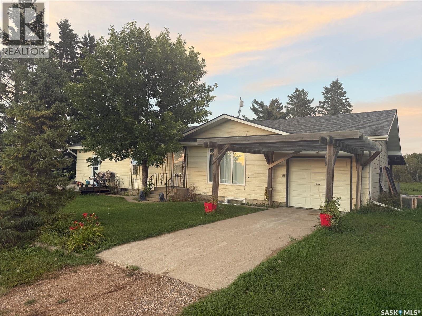 Thiessen Acreage, Laird Rm No. 404, Saskatchewan