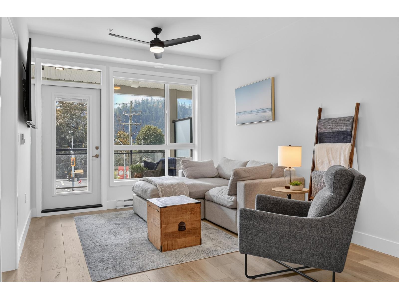 312 6045 Chilliwack River Road, Sardis South, Chilliwack, British Columbia  V2R 6L5 - Photo 2 - R3160629