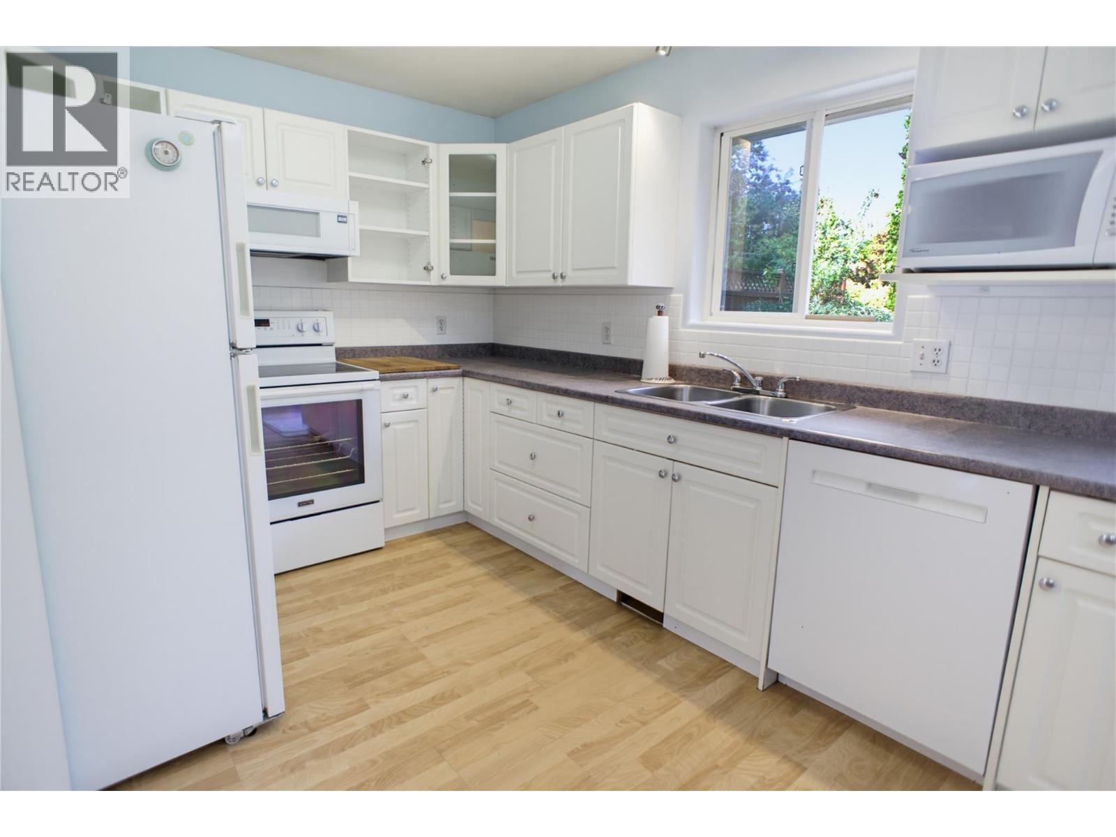 369 Coyote Drive, Kamloops, British Columbia  V2C 6T8 - Photo 3 - 10398294