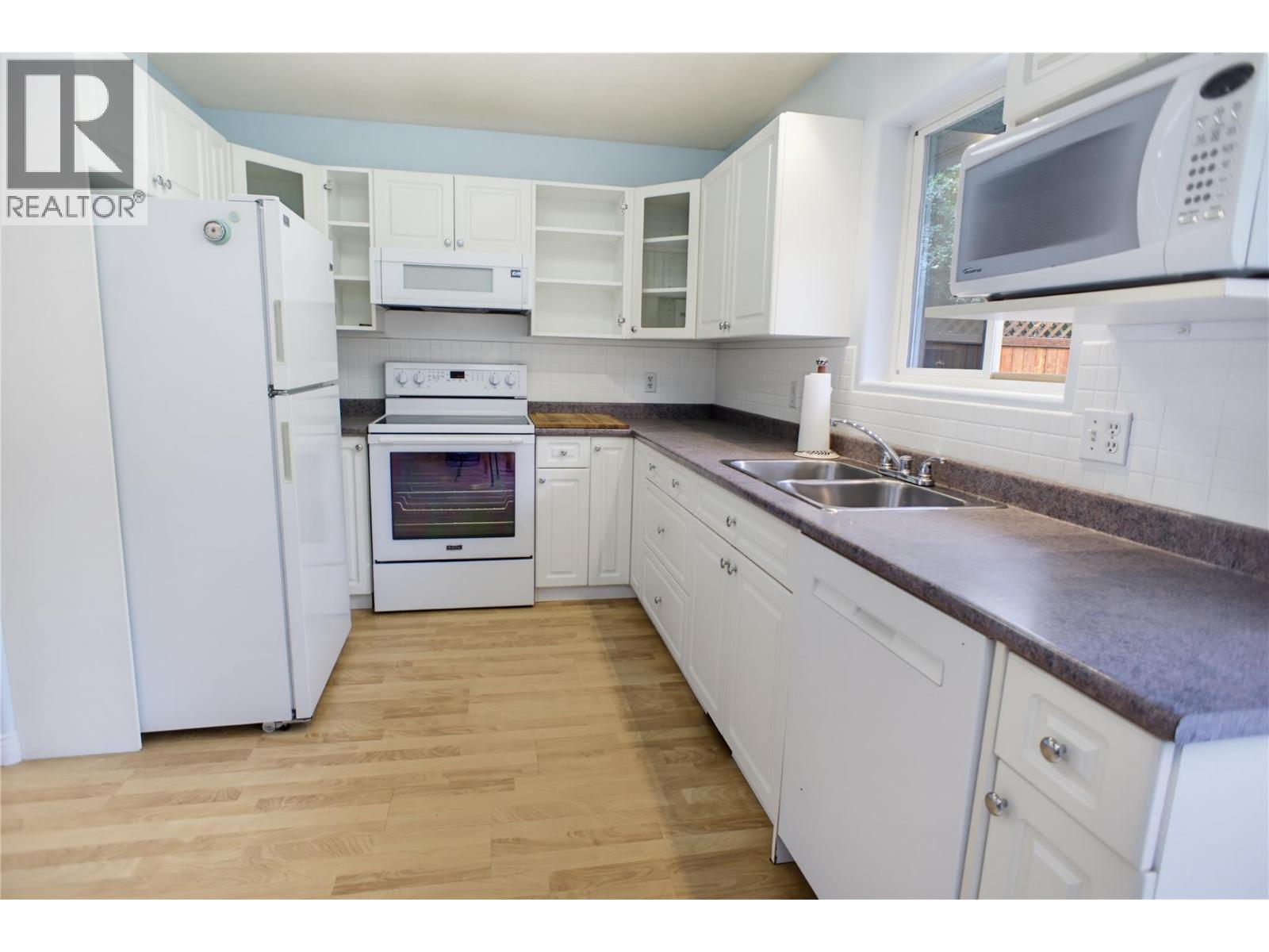 369 Coyote Drive, Kamloops, British Columbia  V2C 6T8 - Photo 2 - 10398294