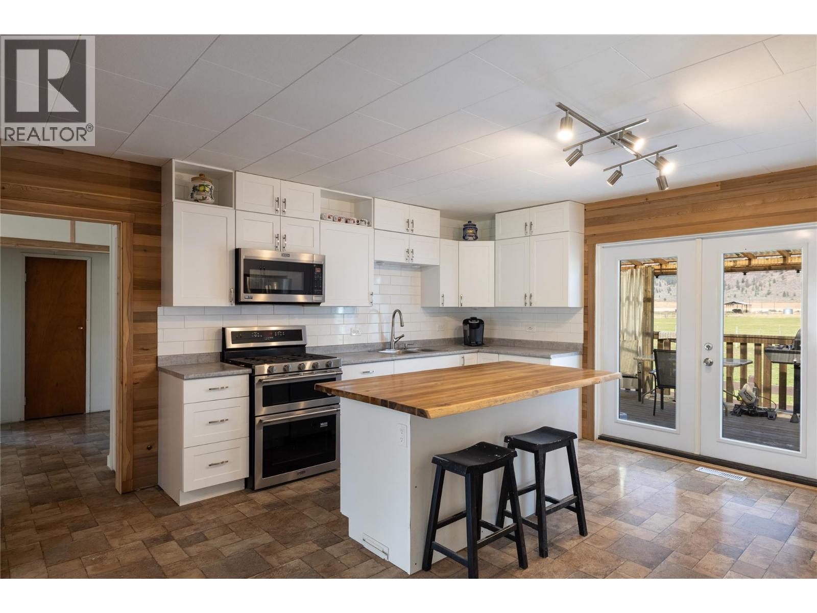 6662 Bulman Road, Westwold, British Columbia  V0E 3B1 - Photo 8 - 10399501