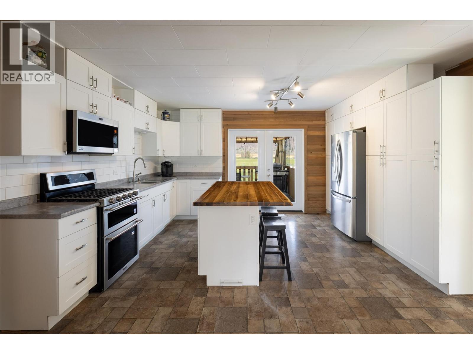 6662 Bulman Road, Westwold, British Columbia  V0E 3B1 - Photo 9 - 10399501