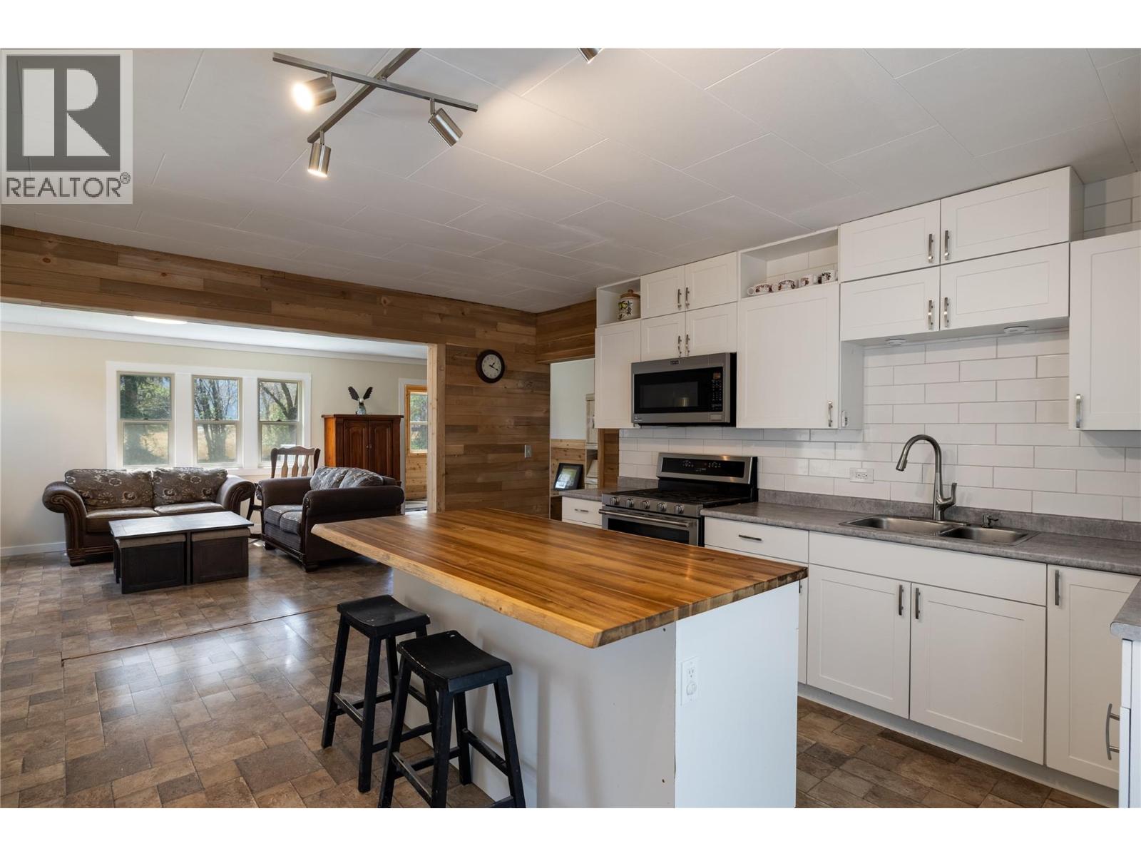 6662 Bulman Road, Westwold, British Columbia  V0E 3B1 - Photo 12 - 10399501