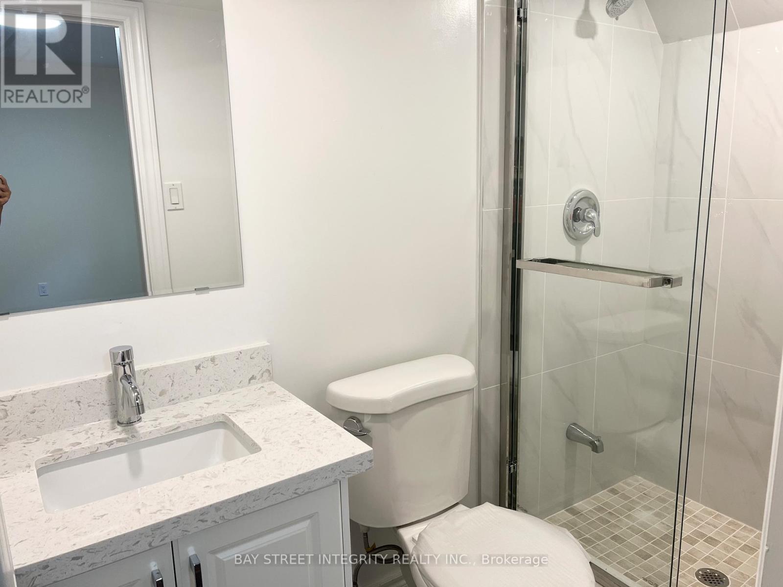 61 Morbank Drive, Toronto, Ontario  M1V 2M1 - Photo 4 - E13738066