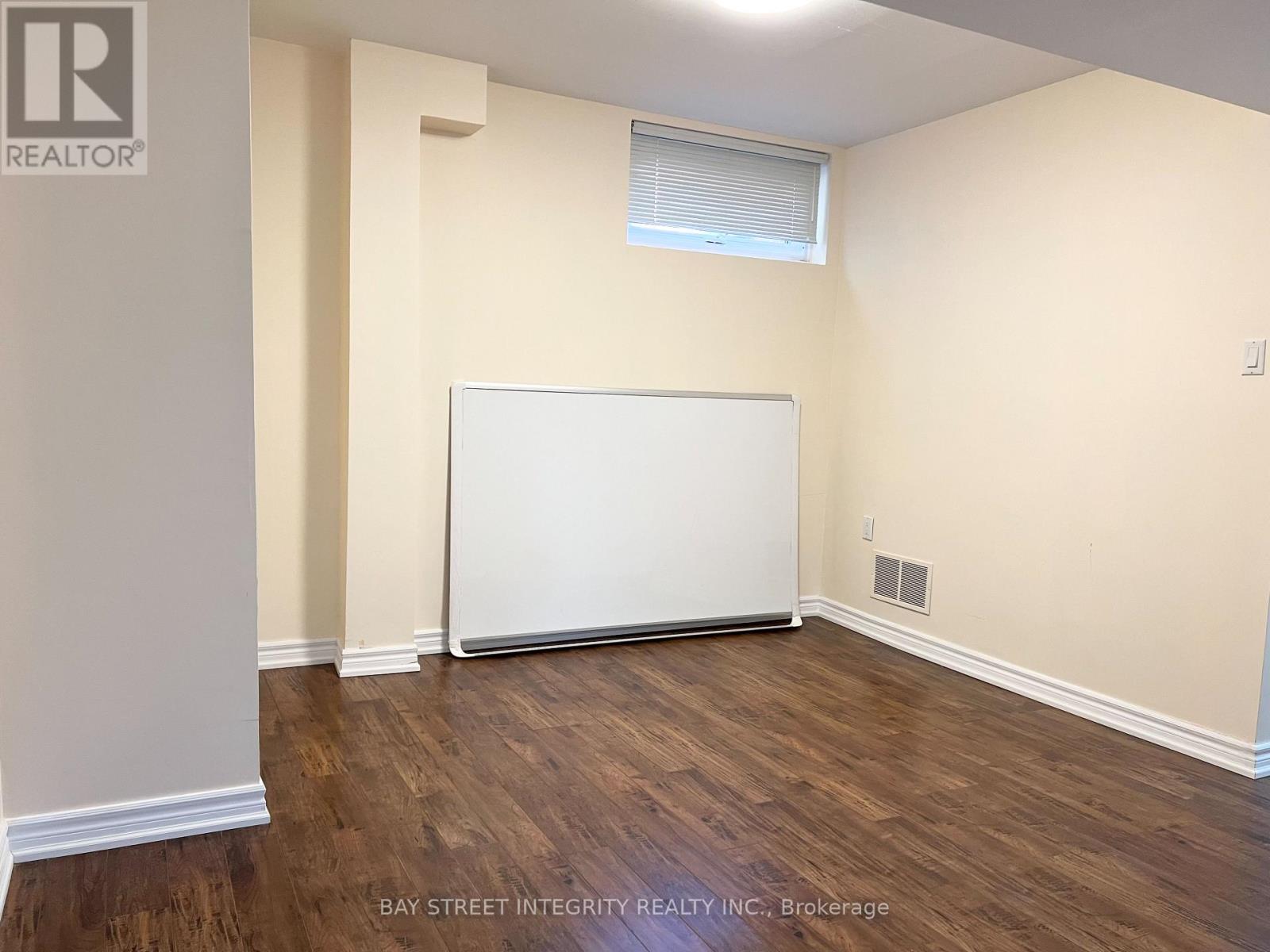 61 Morbank Drive, Toronto, Ontario  M1V 2M1 - Photo 5 - E13738066