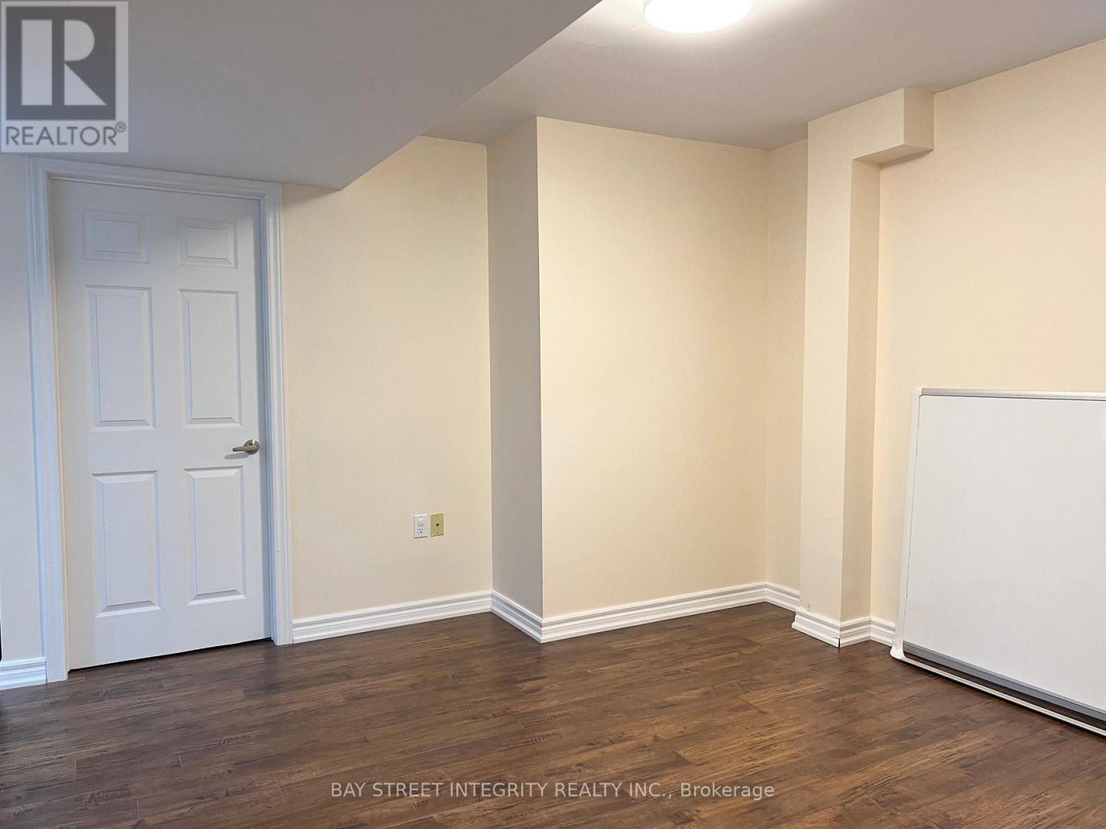 61 Morbank Drive, Toronto, Ontario  M1V 2M1 - Photo 8 - E13738066