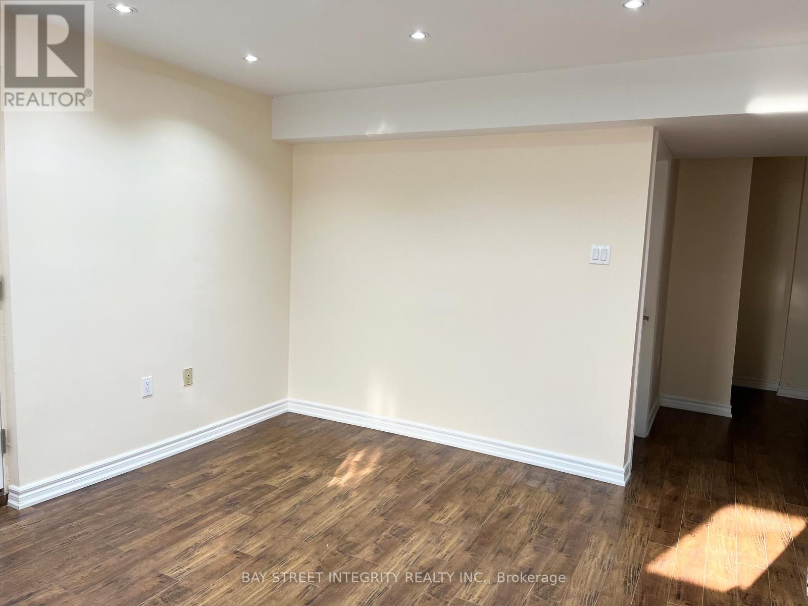 61 Morbank Drive, Toronto, Ontario  M1V 2M1 - Photo 9 - E13738066