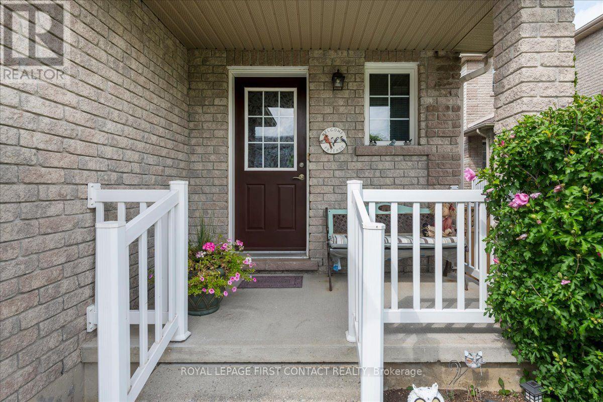 28 Pass Court, Barrie, Ontario  L4N 5R9 - Photo 3 - S13738100