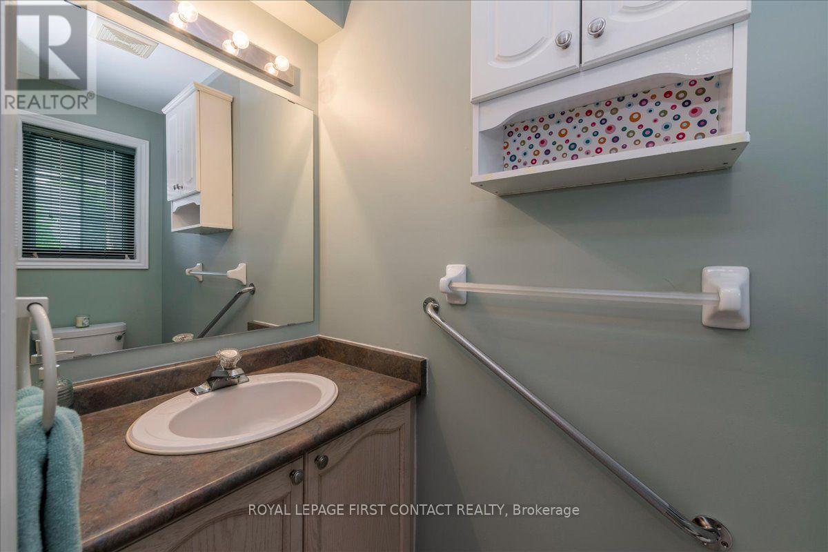 28 Pass Court, Barrie, Ontario  L4N 5R9 - Photo 5 - S13738100