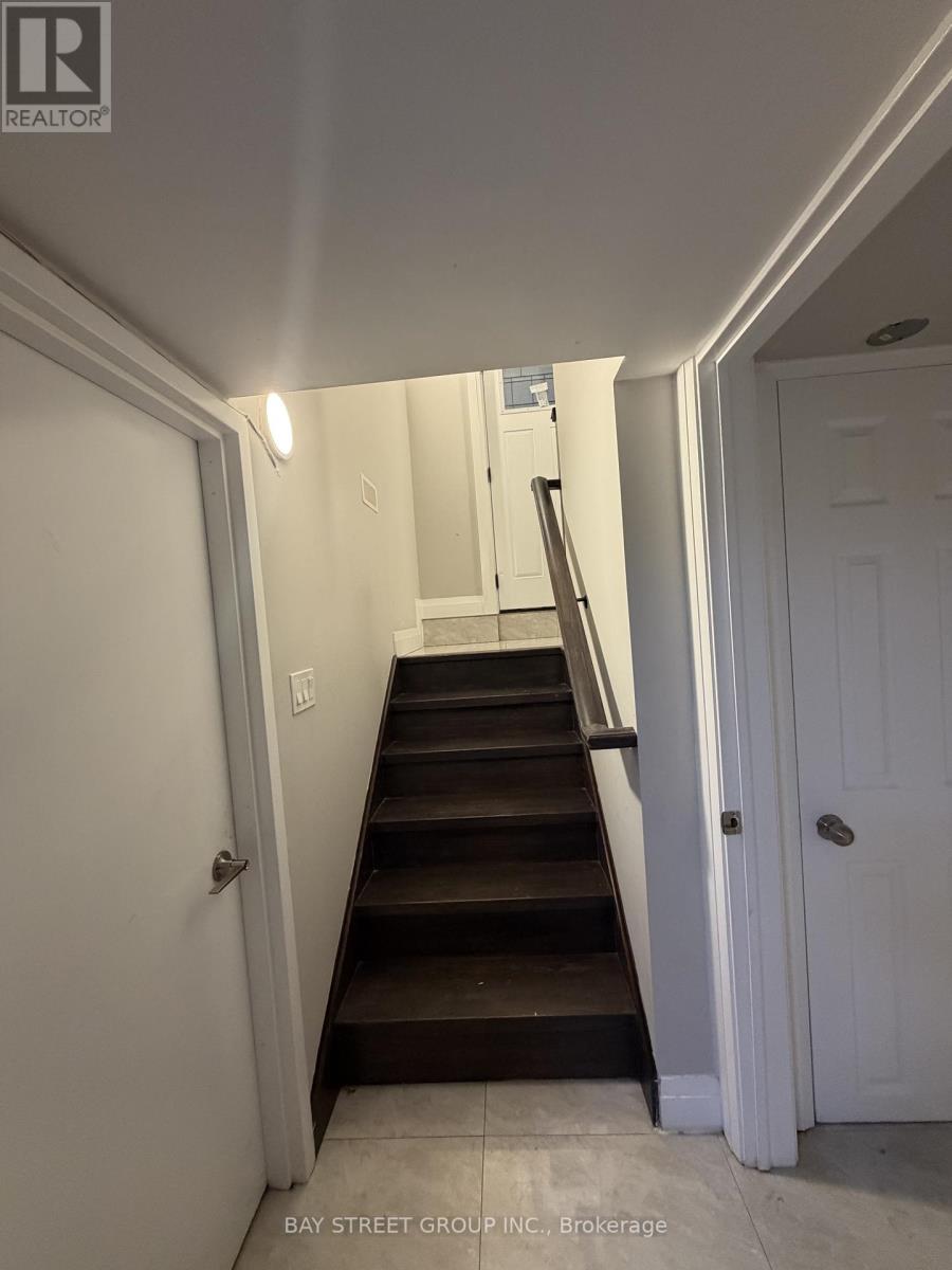 Main And Lower - 33 Dalton Road, Toronto, Ontario  M5R 2Y8 - Photo 14 - C13654088