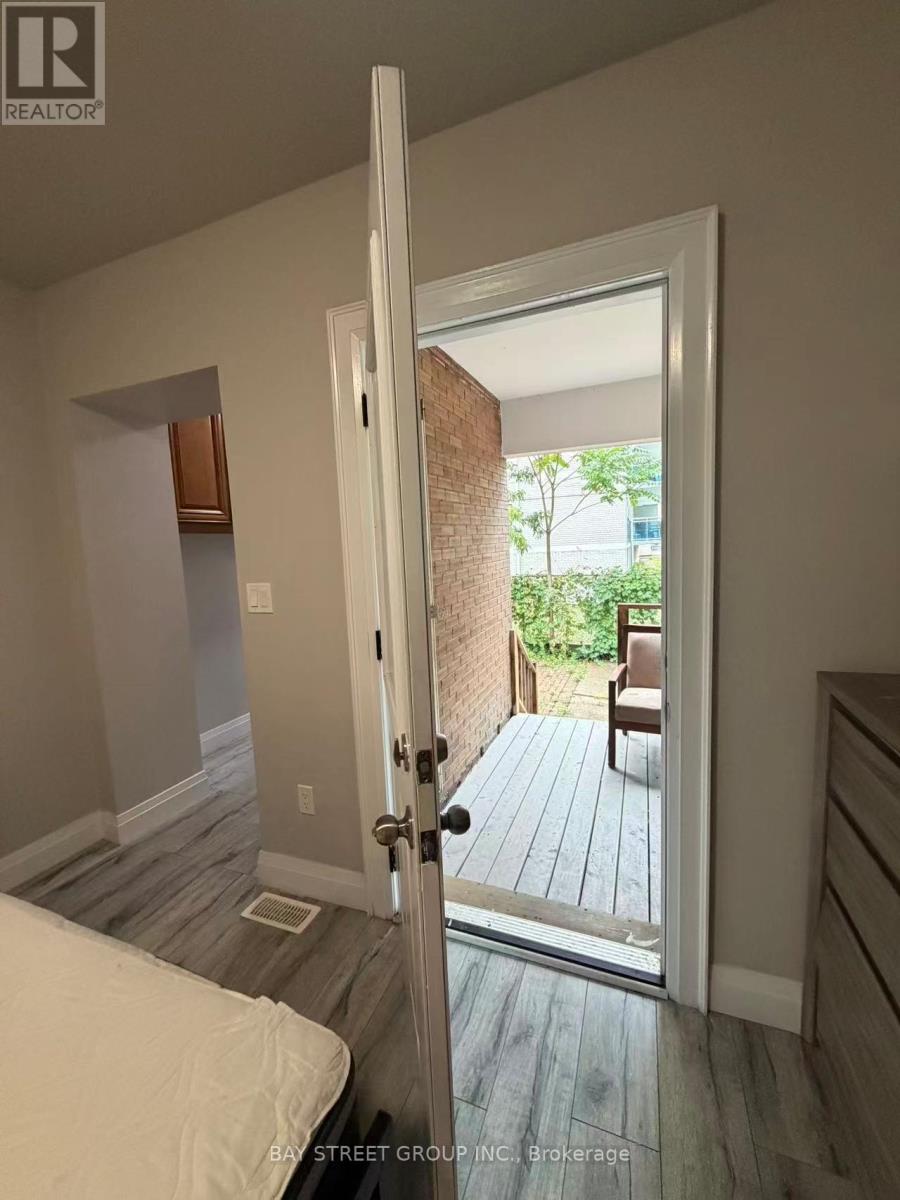 Main And Lower - 33 Dalton Road, Toronto, Ontario  M5R 2Y8 - Photo 12 - C13654088