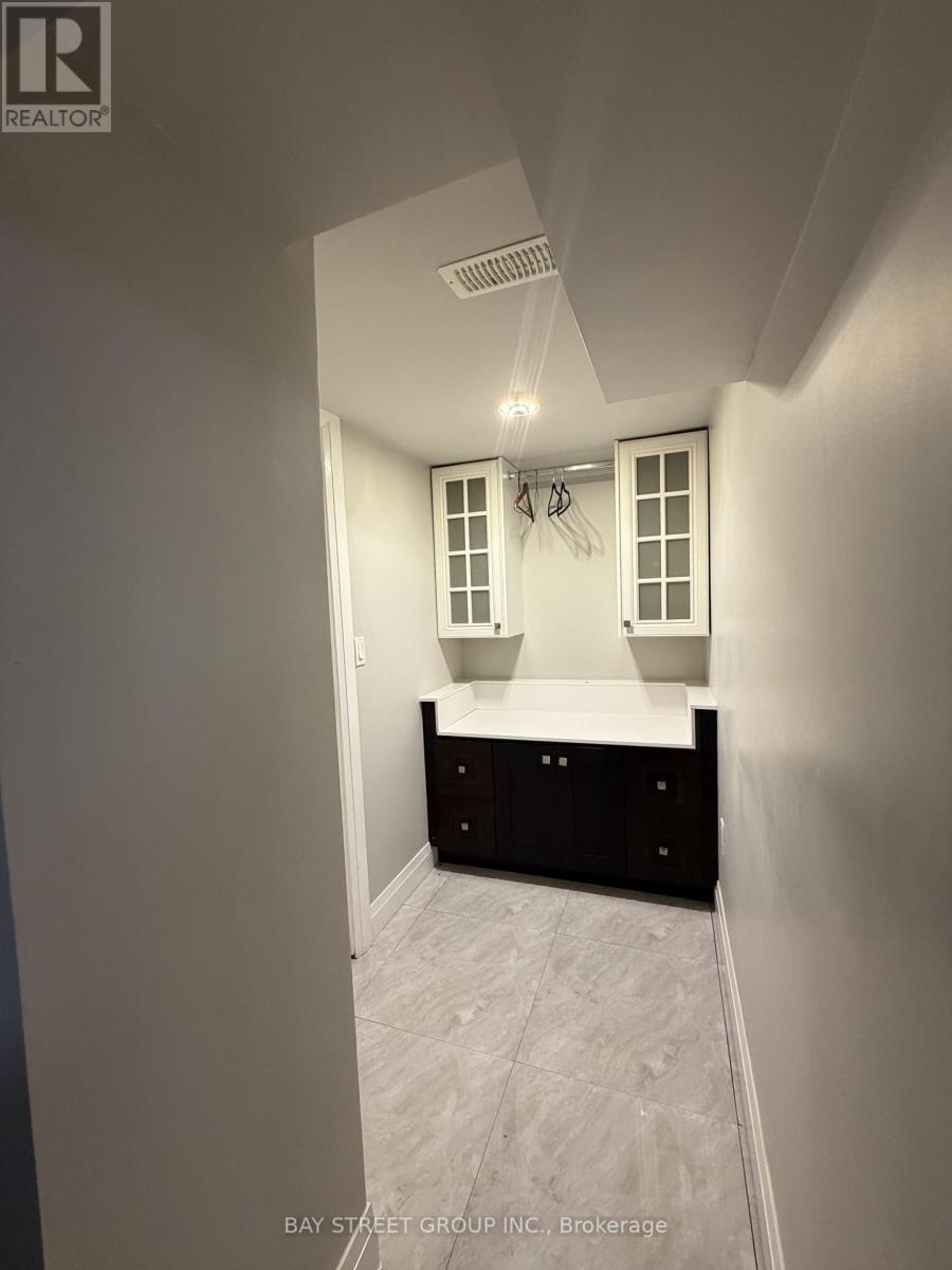 Main And Lower - 33 Dalton Road, Toronto, Ontario  M5R 2Y8 - Photo 17 - C13654088