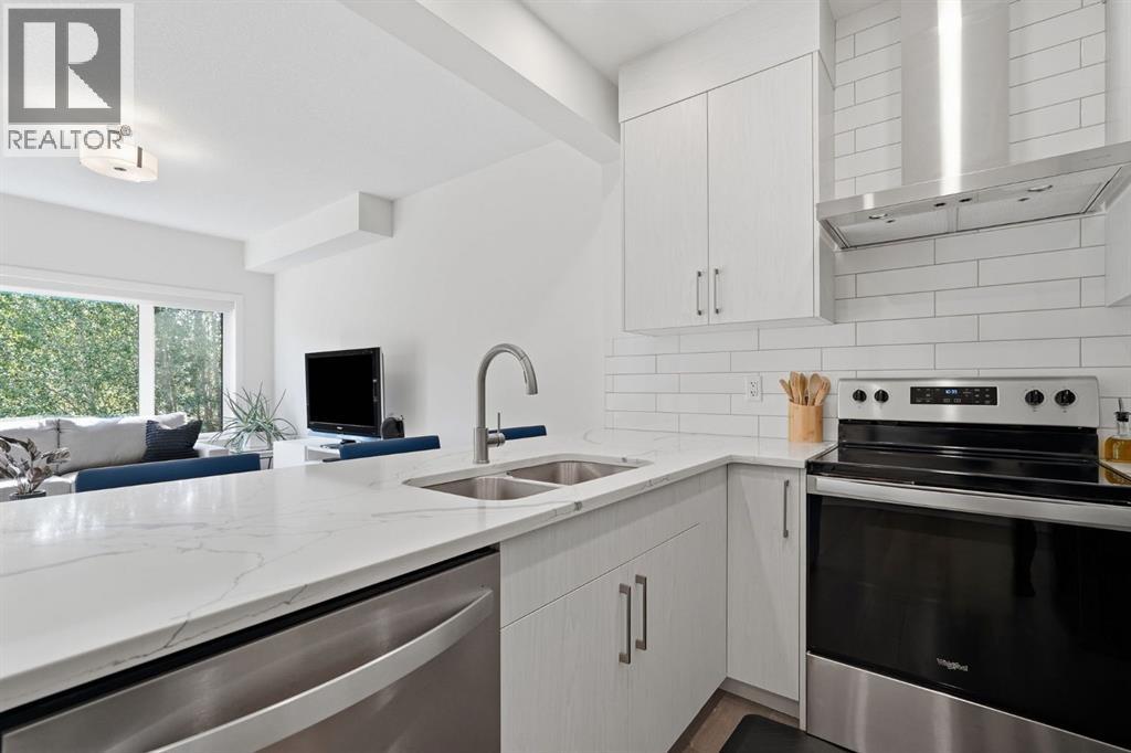 154 Crestridge Common Sw, Calgary, Alberta  T3B 6J5 - Photo 7 - A2341490