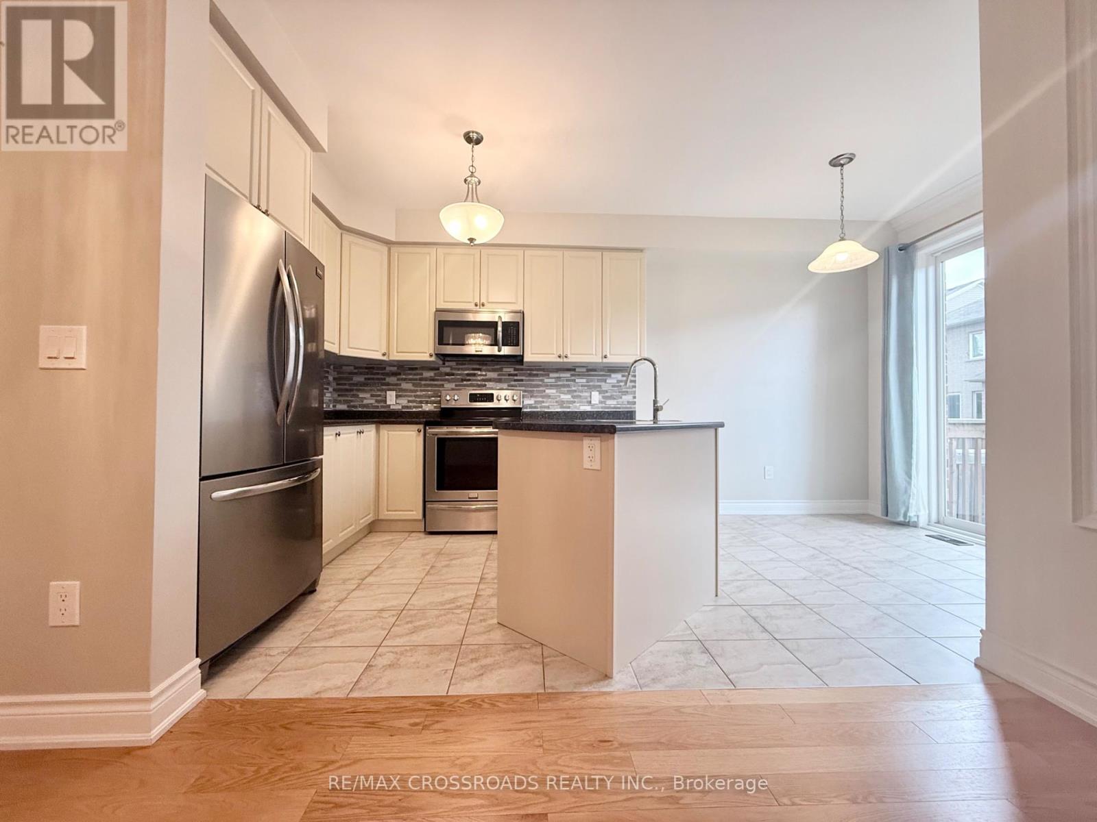 347 Luck Court, Newmarket, Ontario  L3X 0J5 - Photo 8 - N13734264