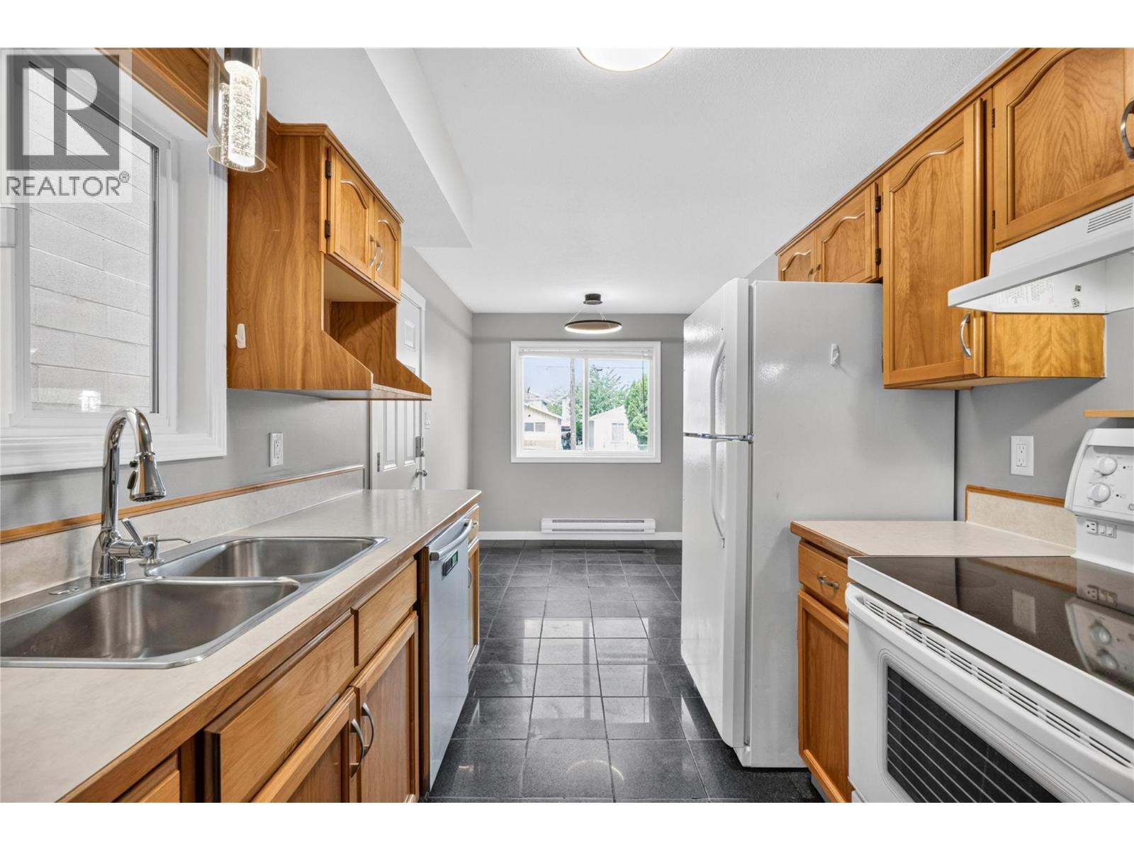 460 Rene Avenue Unit# 101, Penticton, British Columbia  V2A 7M2 - Photo 2 - 10399324