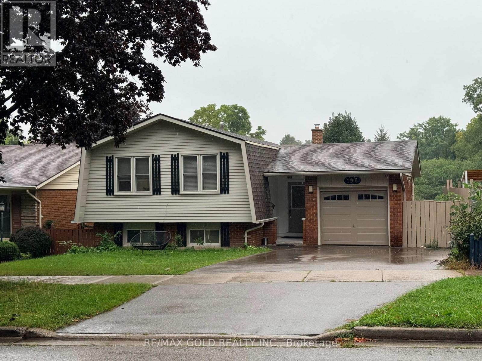 198 COACH HILL DRIVE, Kitchener, Ontario