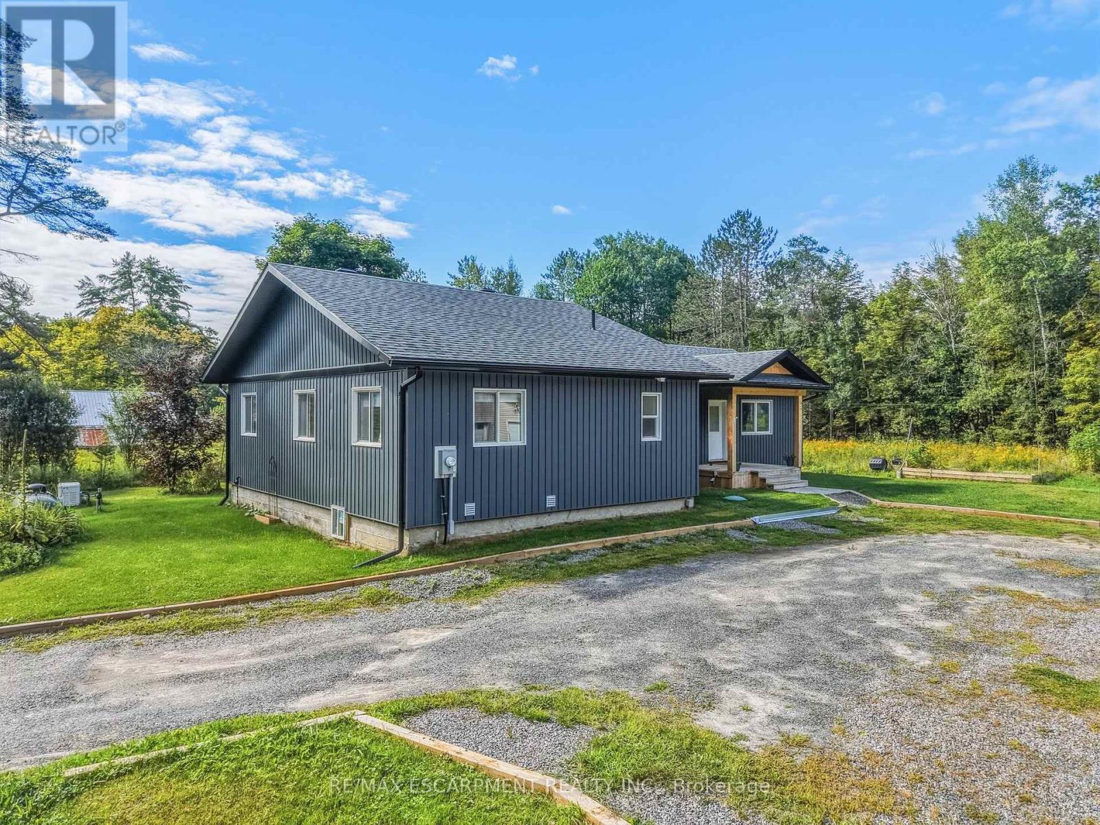400 Raymond Road, Muskoka Lakes, Ontario  P1L 1X4 - Photo 2 - X13738142