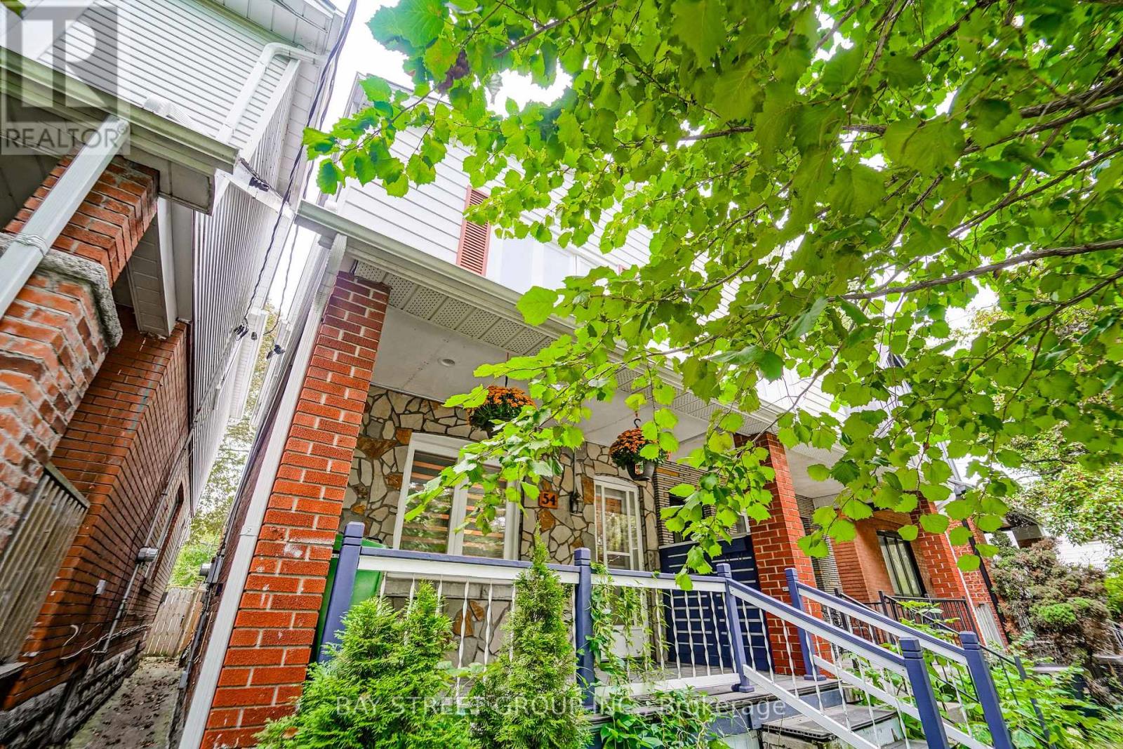 54 Thyra Avenue, Toronto, Ontario  M4C 5G5 - Photo 2 - E13736996