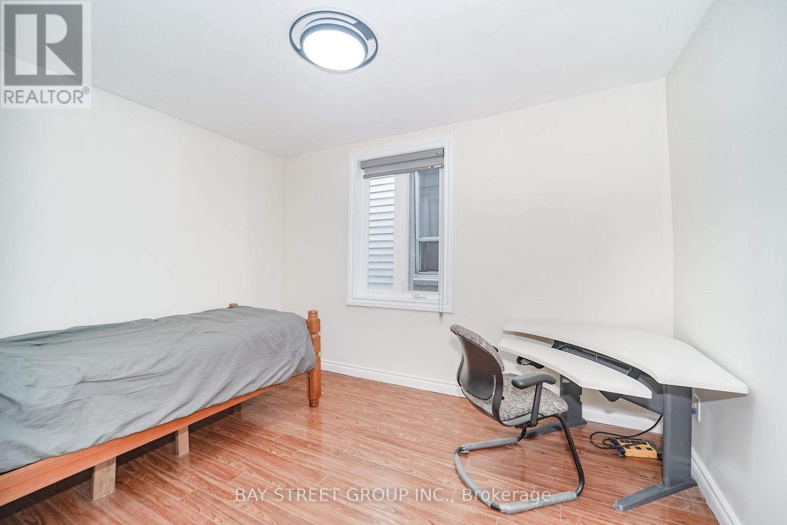 54 Thyra Avenue, Toronto, Ontario  M4C 5G5 - Photo 13 - E13736996