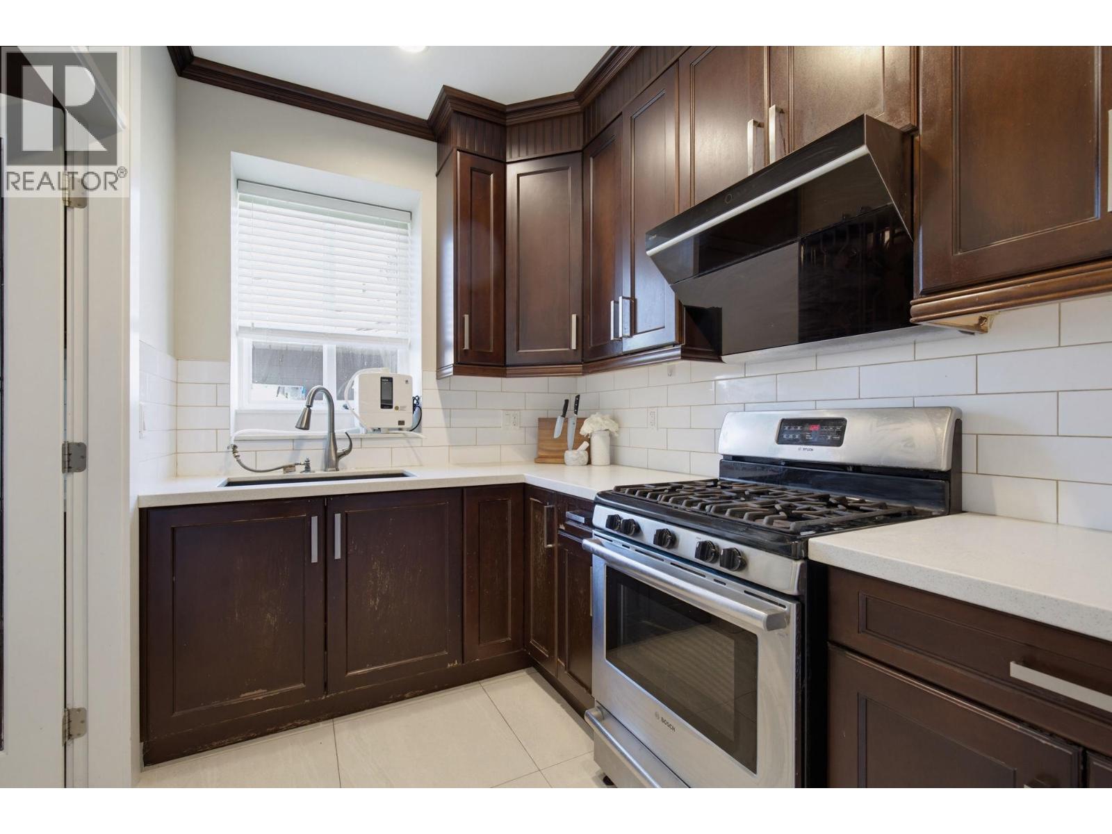 7888 Coquitlam Street, Burnaby, British Columbia  V3N 0E5 - Photo 8 - R3160923