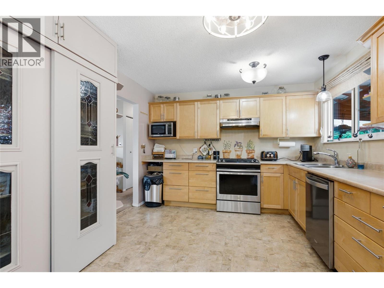2463 Reid Avenue, Merritt, British Columbia  V1K 1H6 - Photo 8 - 10399518