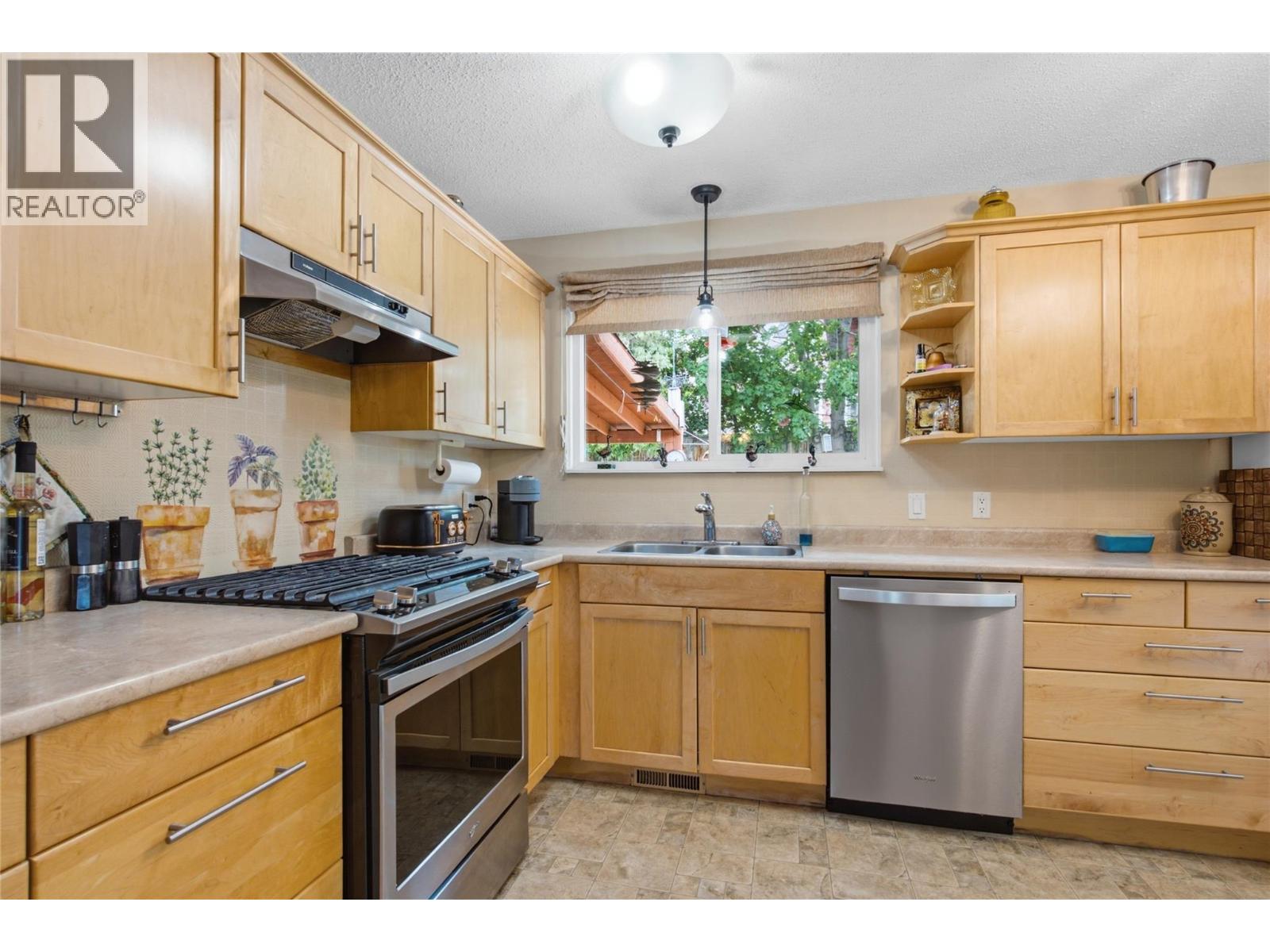 2463 Reid Avenue, Merritt, British Columbia  V1K 1H6 - Photo 7 - 10399518