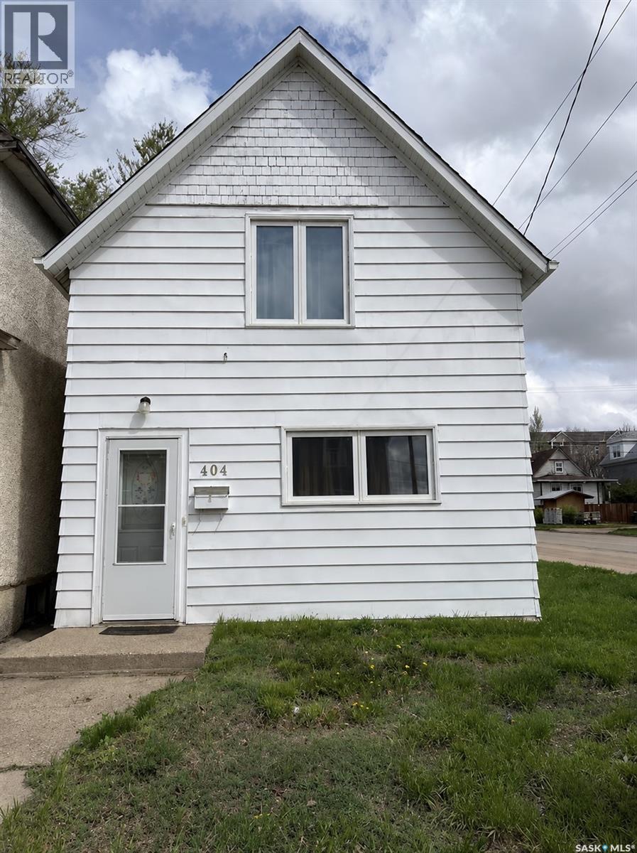 404 Fairford Street W, Moose Jaw, Saskatchewan  S6H 1W2 - Photo 1 - SK047306