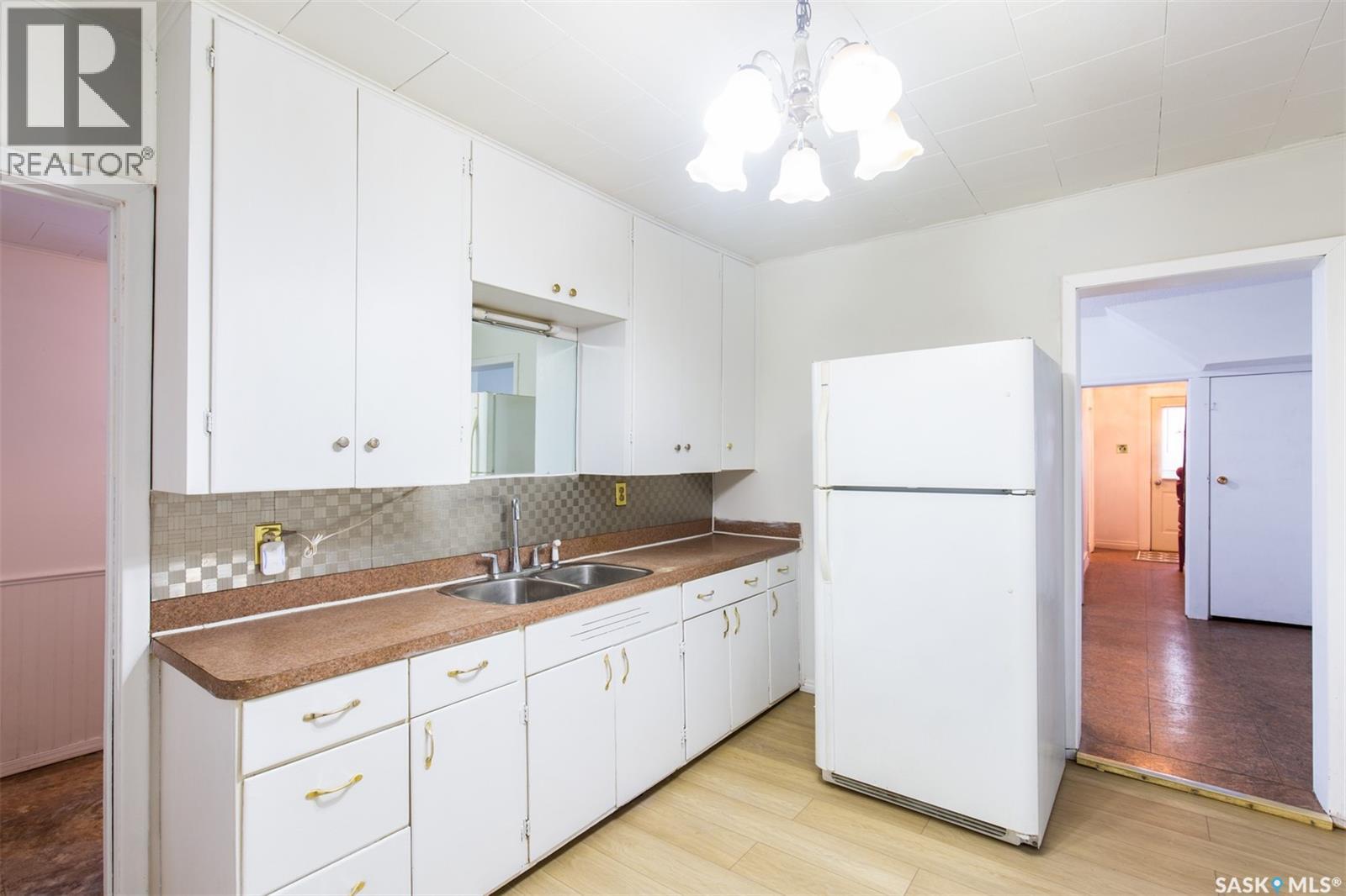 404 Fairford Street W, Moose Jaw, Saskatchewan  S6H 1W2 - Photo 4 - SK047306