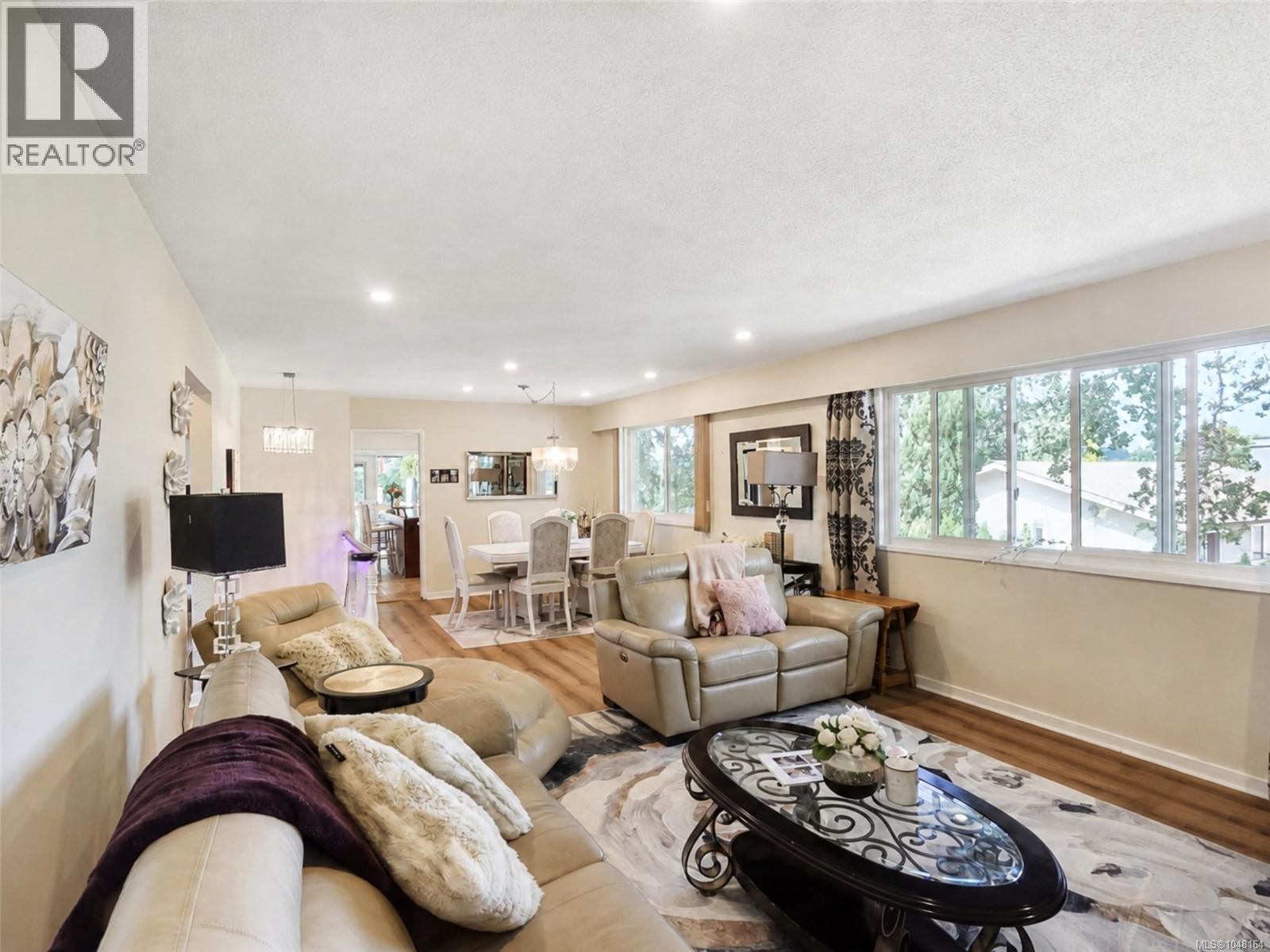 904 Rankin Rd, Esquimalt, British Columbia  V9A 6V6 - Photo 11 - 1048164