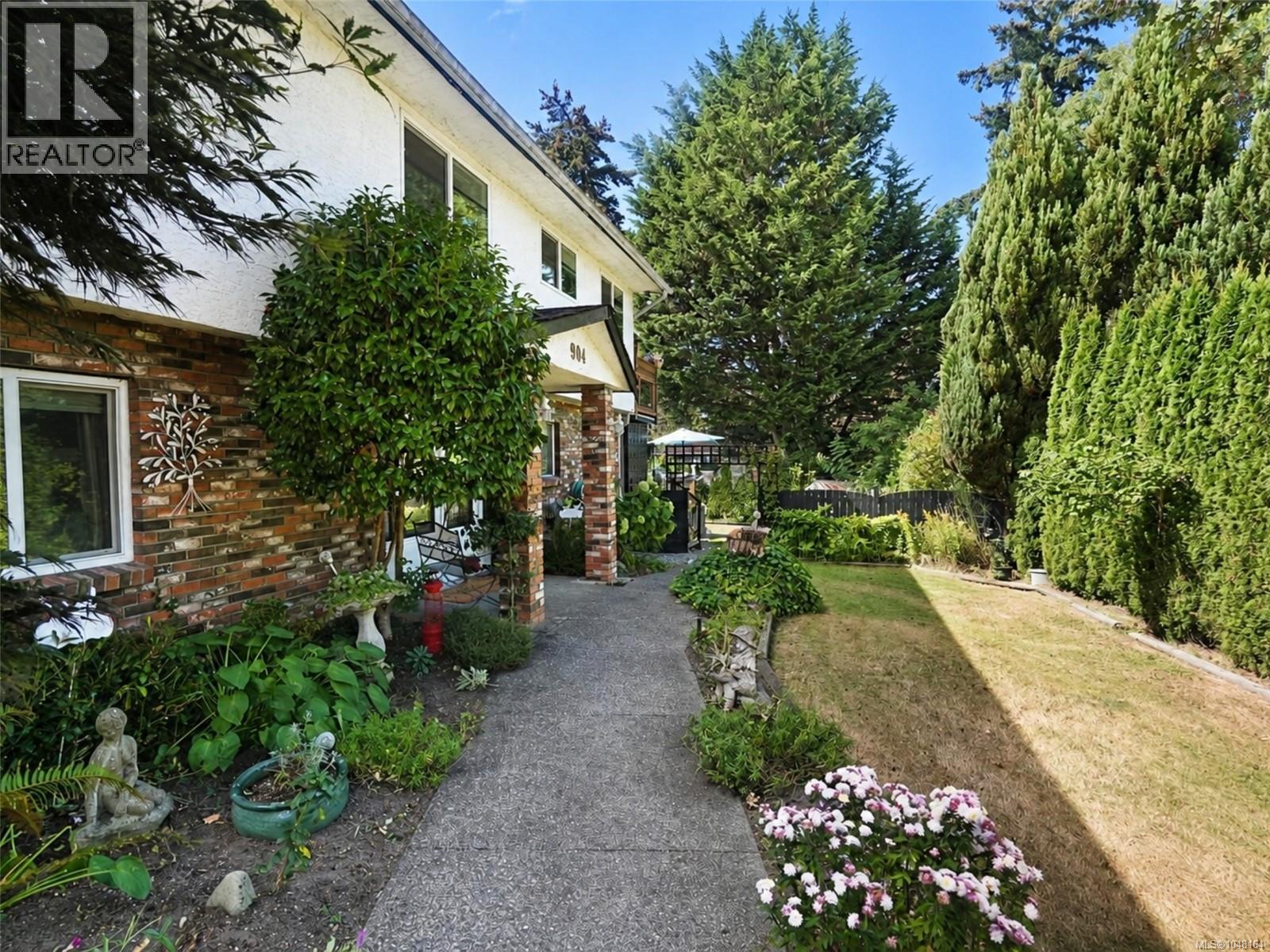 904 Rankin Rd, Esquimalt, British Columbia