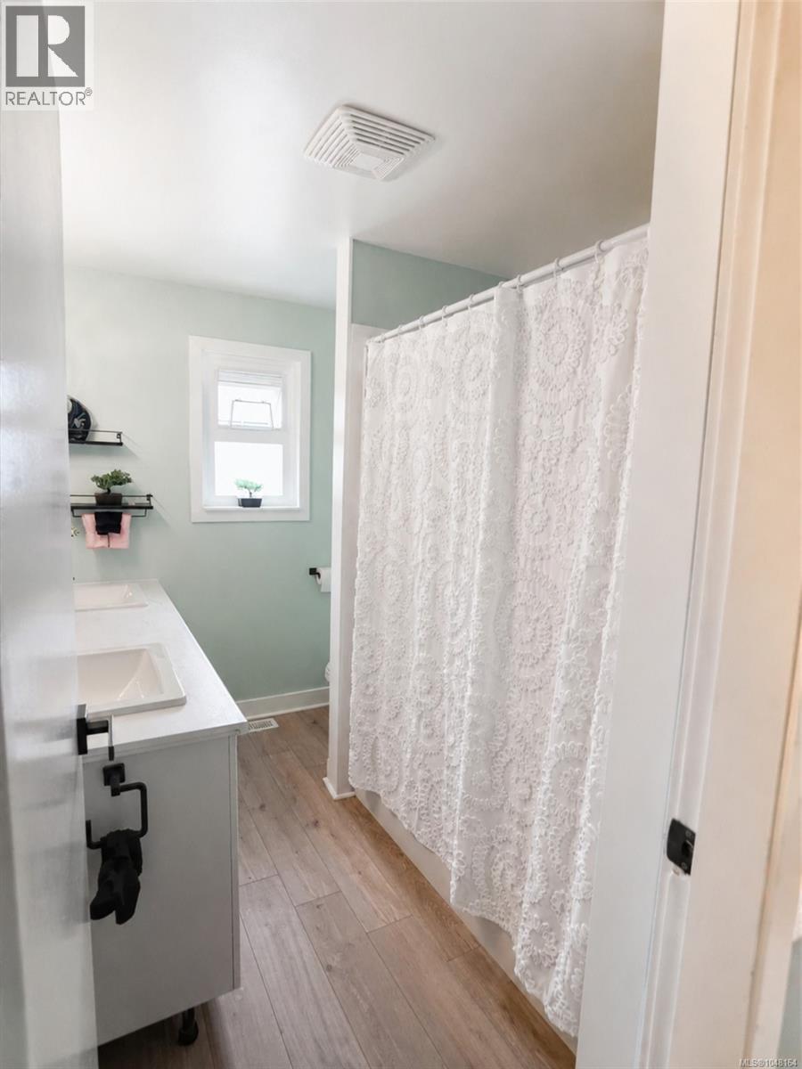 904 Rankin Rd, Esquimalt, British Columbia  V9A 6V6 - Photo 26 - 1048164
