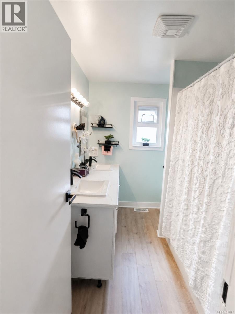 904 Rankin Rd, Esquimalt, British Columbia  V9A 6V6 - Photo 27 - 1048164