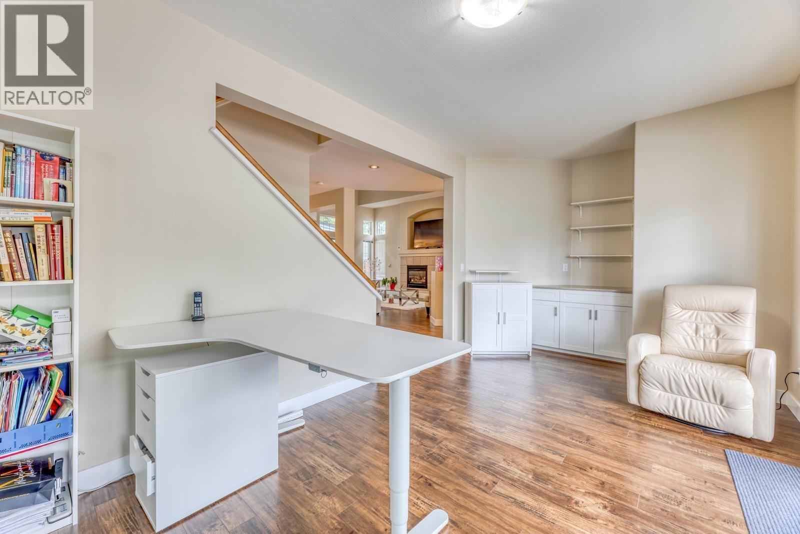 2015 Parkway Boulevard, Coquitlam, British Columbia  V3E 3J8 - Photo 14 - R3160093