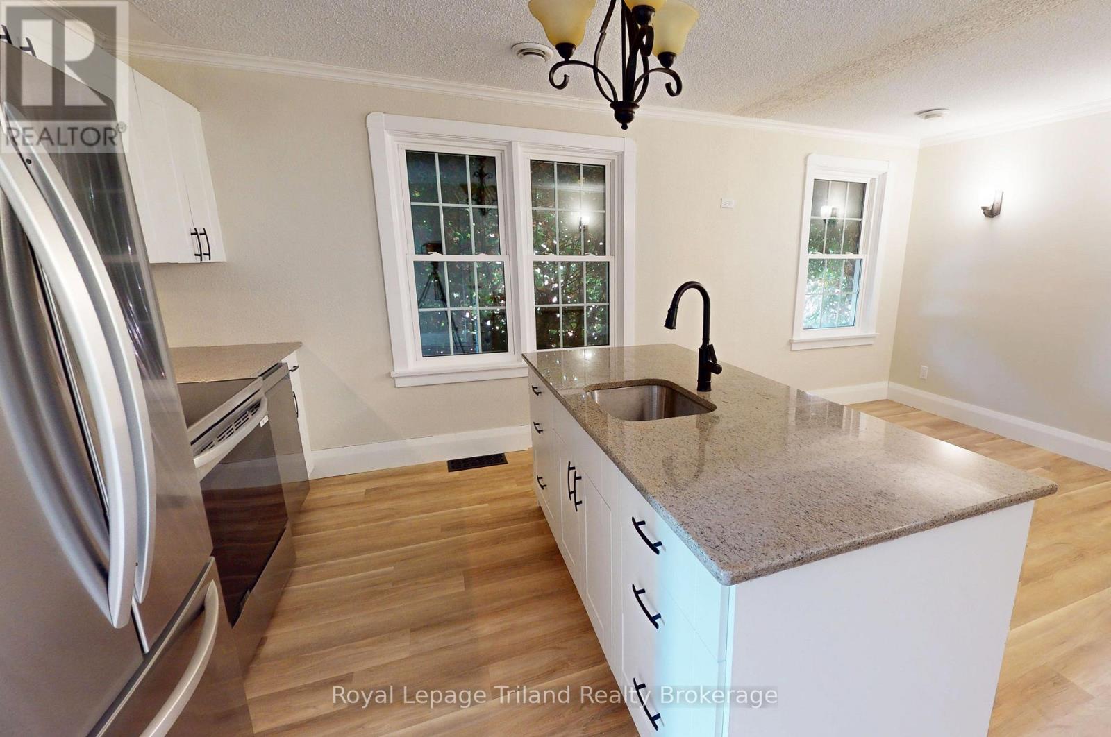 4 - 145 Vansittart Avenue, Woodstock, Ontario  N4S 6E5 - Photo 3 - X13738226