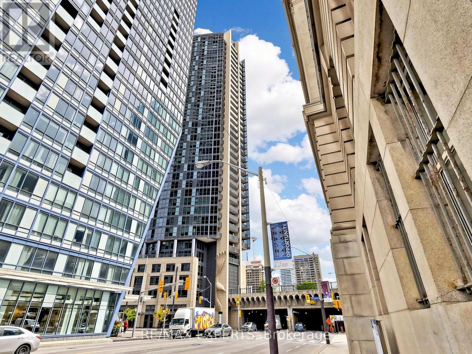 2305 - 1 The Esplanade Drive, Toronto, Ontario  M5E 0A8 - Photo 3 - C13738256