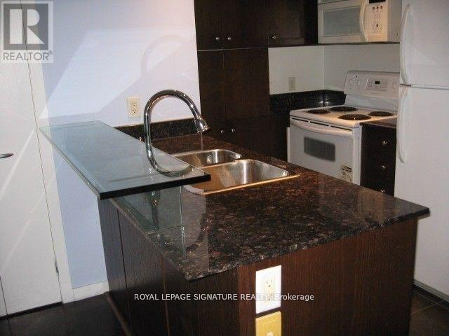 1601 - 8 York Street, Toronto, Ontario  M5J 2Y2 - Photo 2 - C13738266