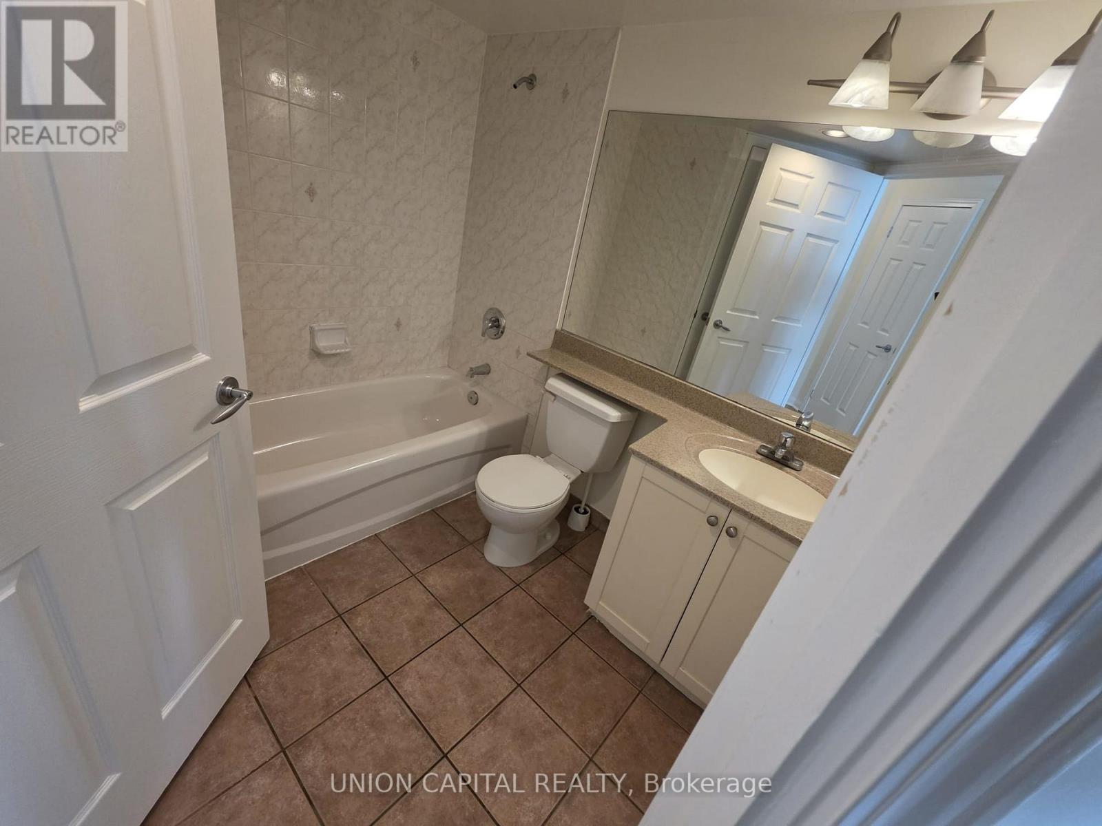 302 - 228 Queens Quay W, Toronto, Ontario  M5J 2X1 - Photo 9 - C13738274