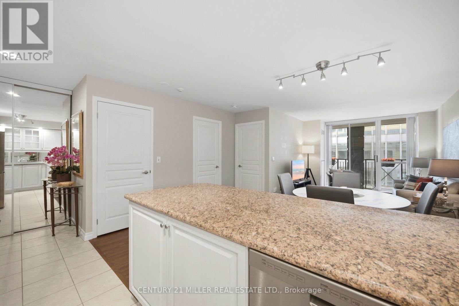 -12 - 140 Simcoe Road, Toronto, Ontario  M5H 4E9 - Photo 10 - C13738330