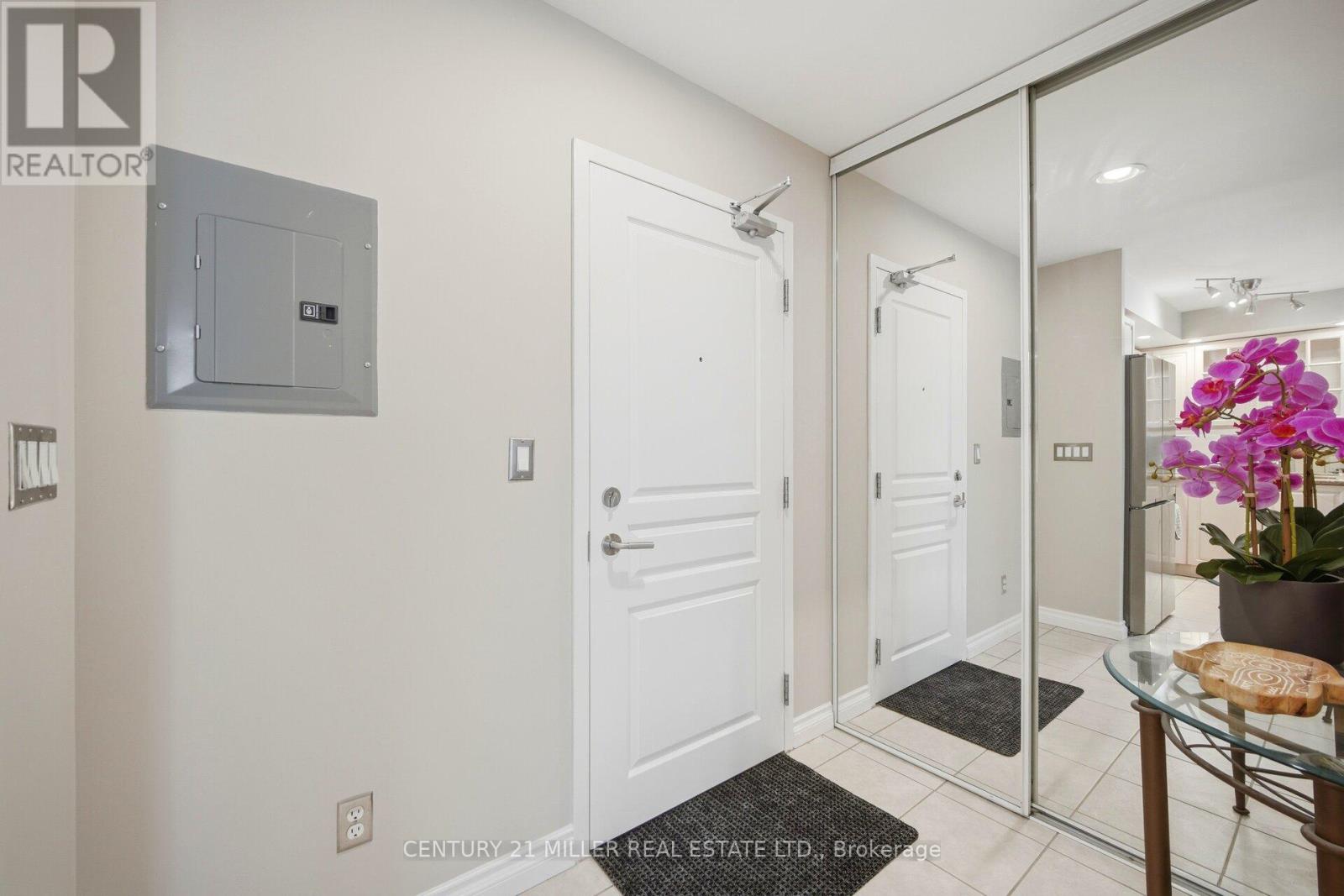-12 - 140 Simcoe Road, Toronto, Ontario  M5H 4E9 - Photo 5 - C13738330