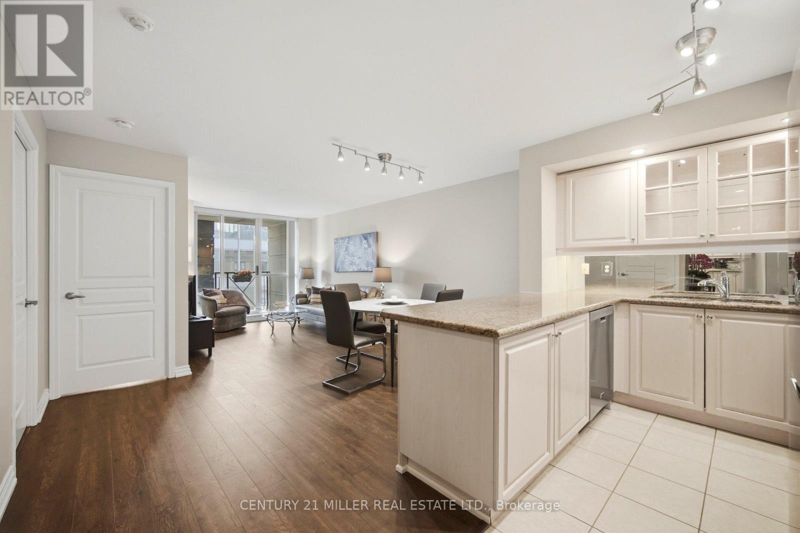 -12 - 140 Simcoe Road, Toronto, Ontario  M5H 4E9 - Photo 6 - C13738330
