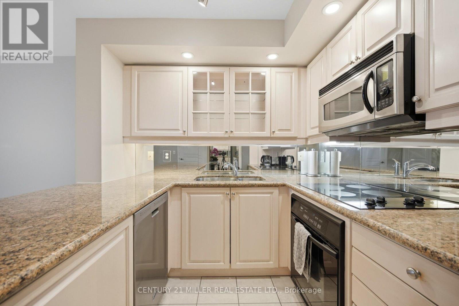 -12 - 140 Simcoe Road, Toronto, Ontario  M5H 4E9 - Photo 9 - C13738330