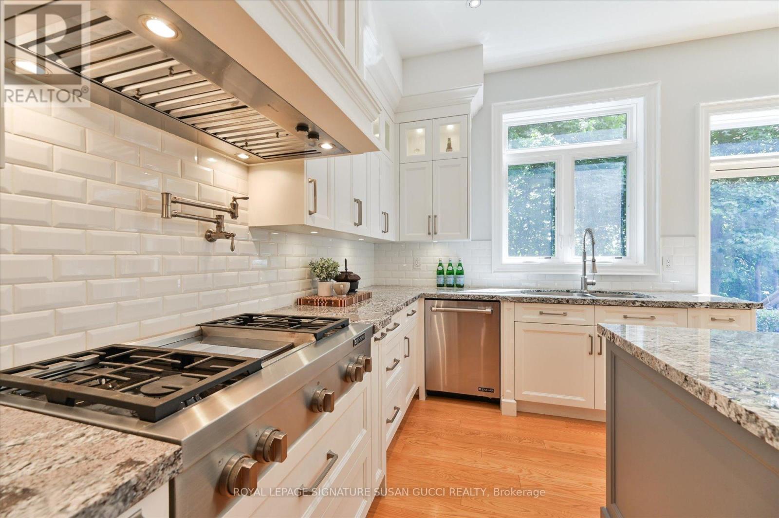 49 Ferris Road, Toronto, Ontario  M4B 1G2 - Photo 17 - E13738276