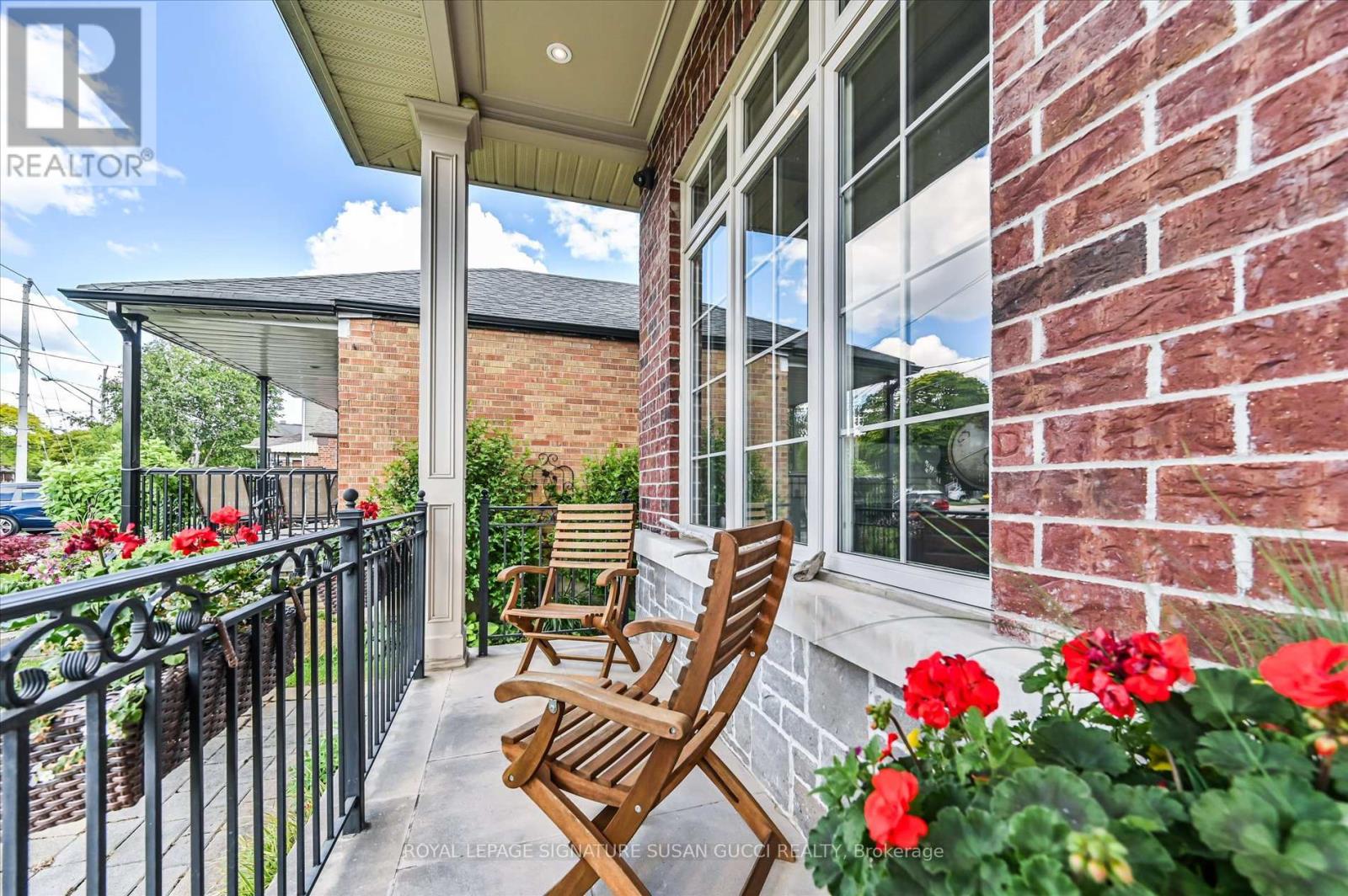 49 Ferris Road, Toronto, Ontario  M4B 1G2 - Photo 4 - E13738276