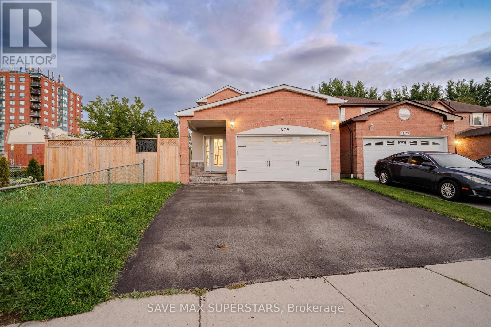 1679 Portland Court, Pickering, Ontario  L1V 5L5 - Photo 3 - E13738354