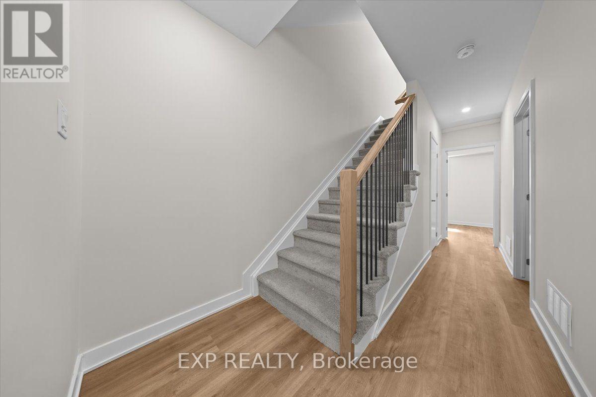 227 Antelope Private, Ottawa, Ontario  K2W 0C7 - Photo 3 - X13715600