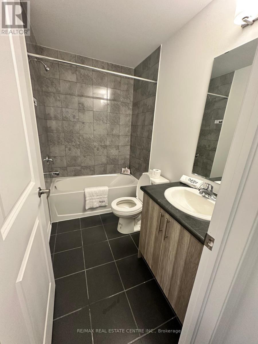 9 Hay Lane, Barrie, Ontario  L9J 0C2 - Photo 12 - S13738208