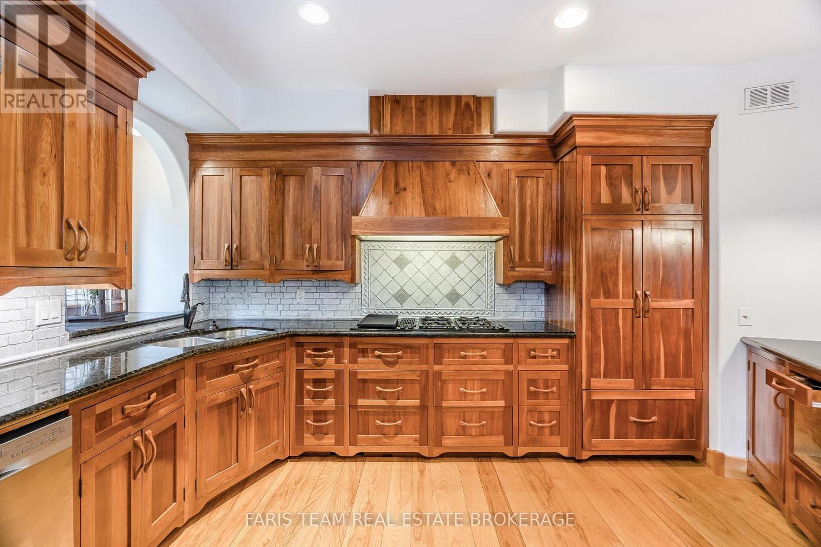 697 Lafontaine Road E, Tiny, Ontario  L9M 0S5 - Photo 9 - S13738250