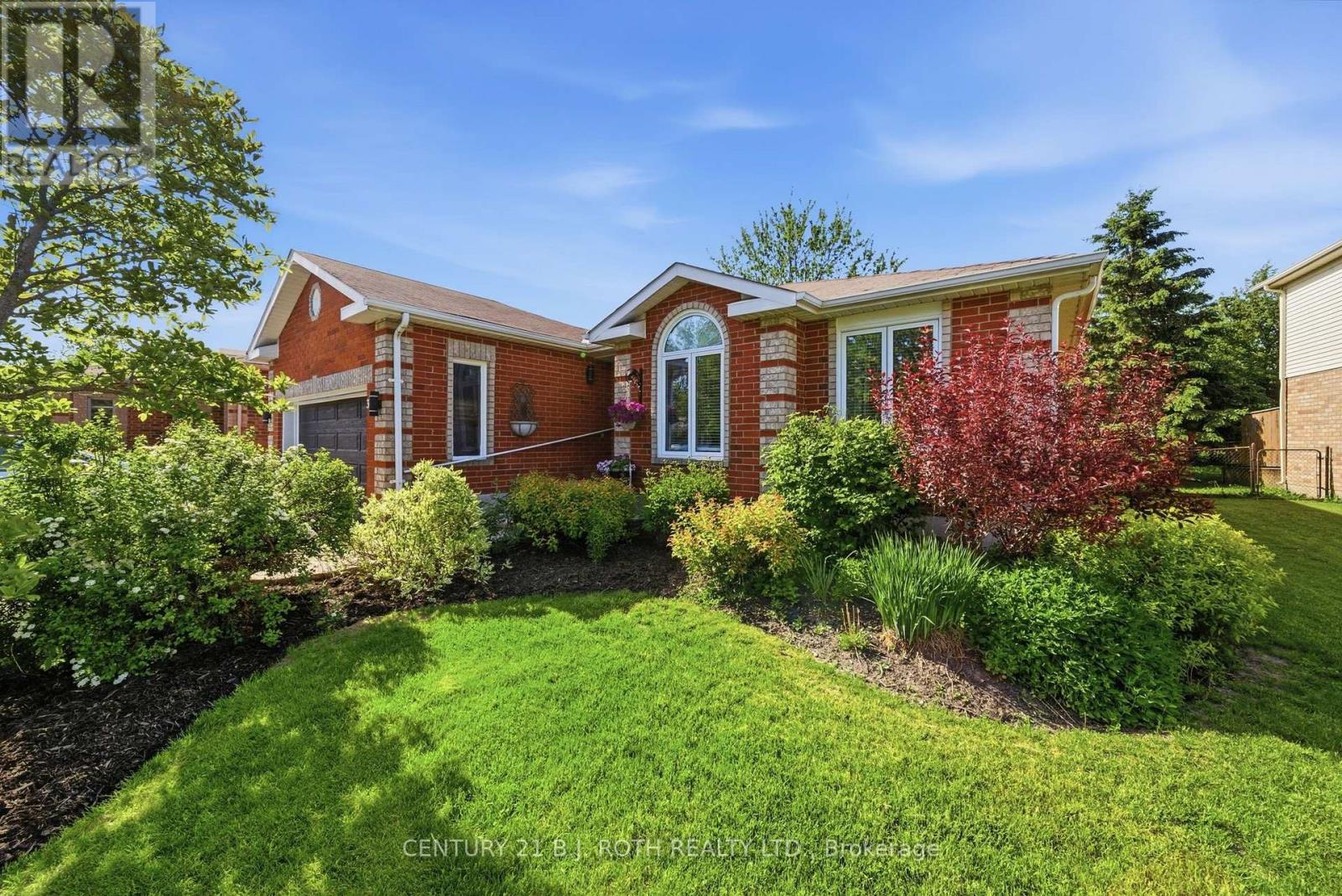 300 Cundles Road W, Barrie (Northwest), Ontario  L4N 7C9 - Photo 2 - S13738338