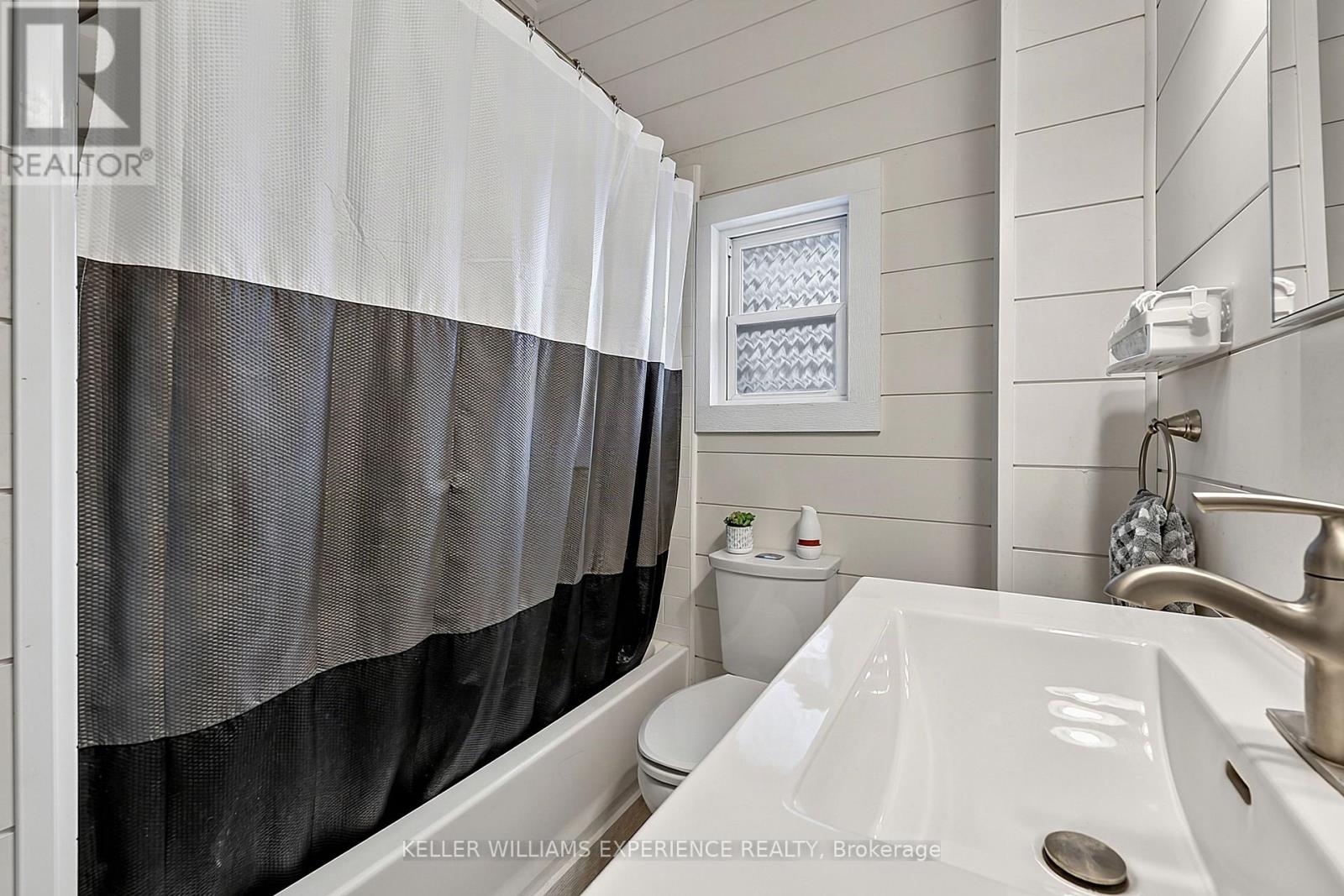 19 Centre Street, Barrie, Ontario  L4N 3L3 - Photo 10 - S13737850