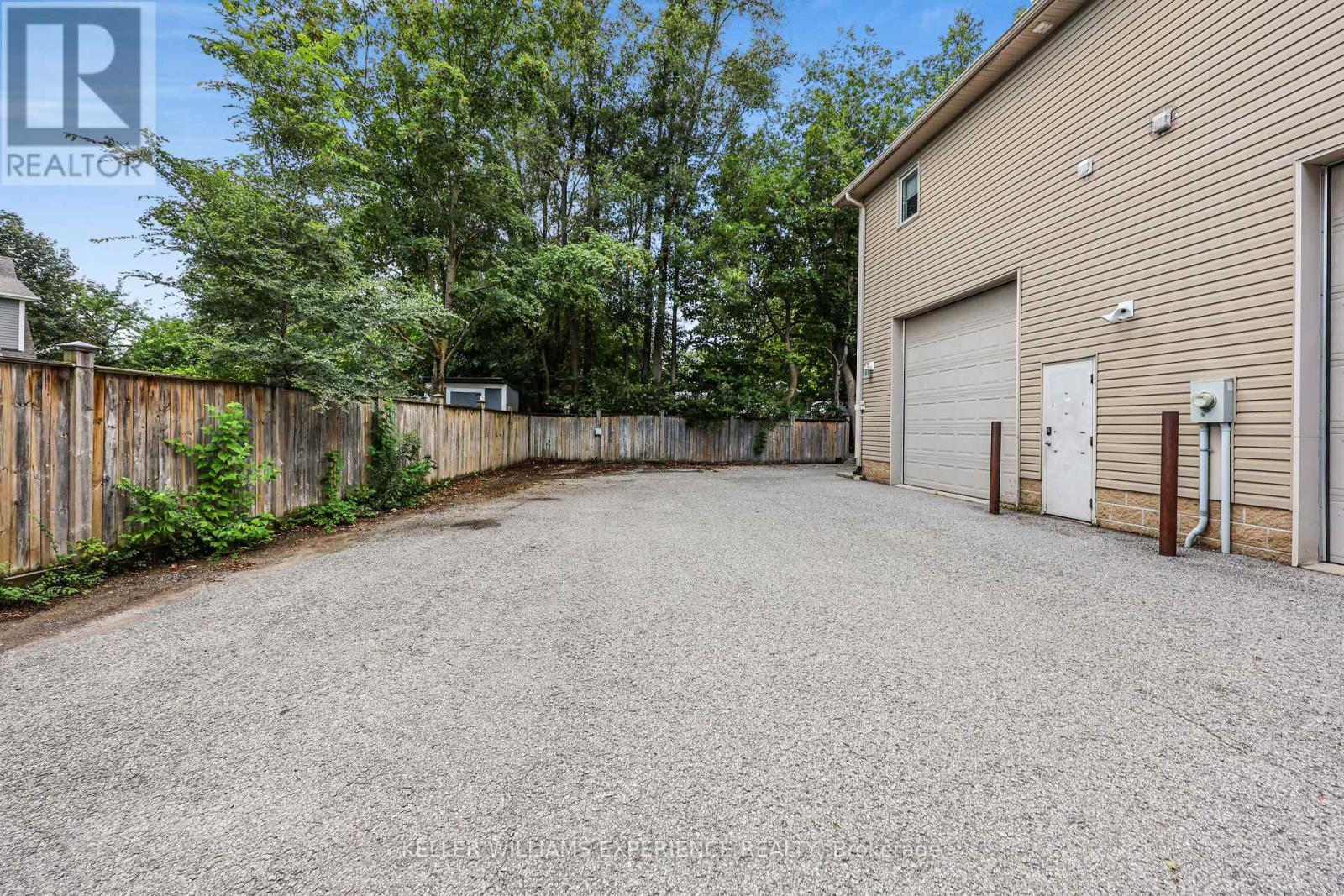 19 Centre Street, Barrie, Ontario  L4N 3L3 - Photo 43 - S13737850
